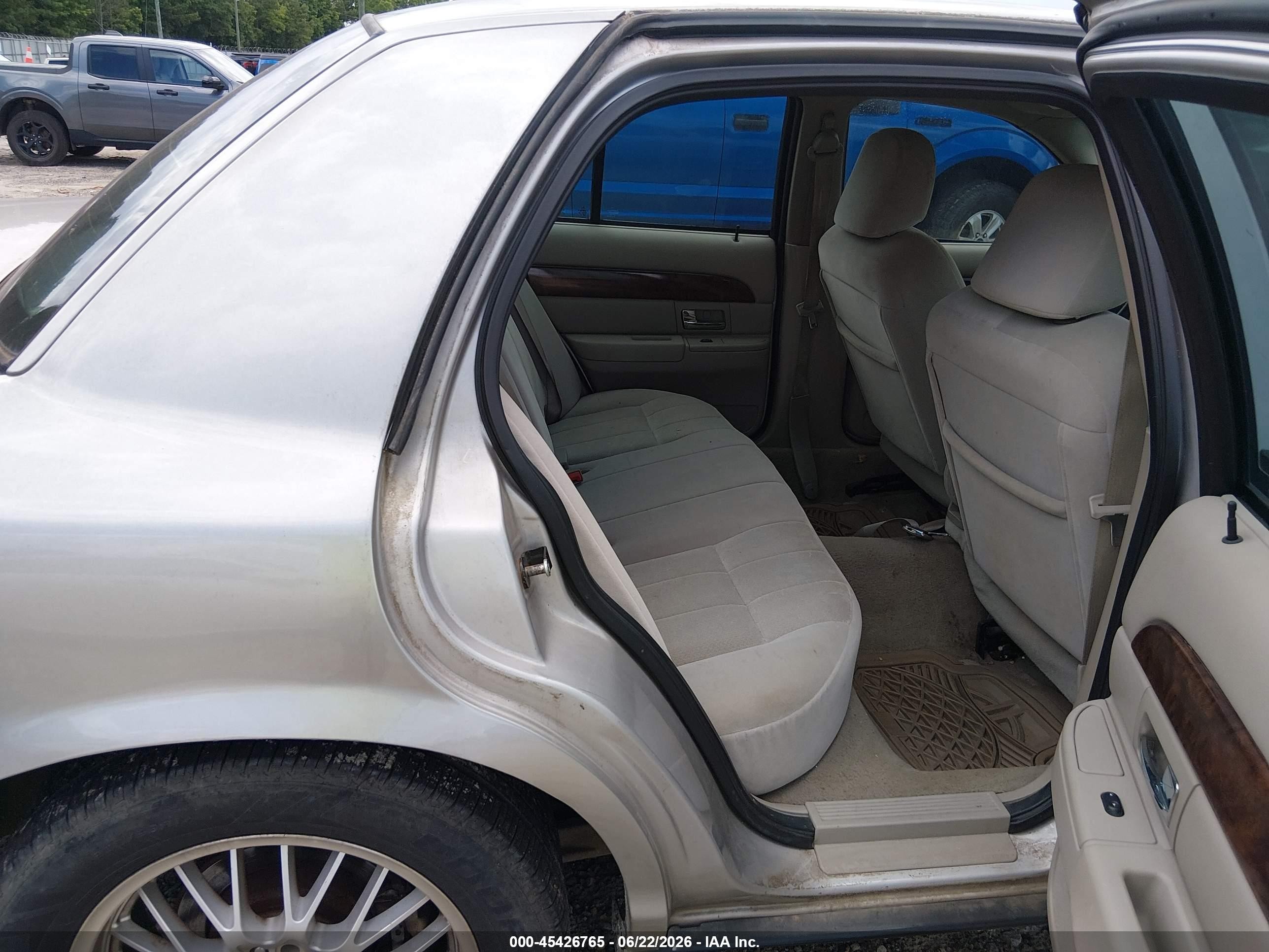 2006 Mercury Grand Marquis Gs Silver vin: 2MEFM74V26X617633