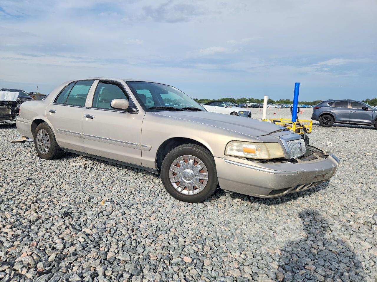 2006 Mercury Grand Marquis Gs Tan vin: 2MEFM74V26X618054
