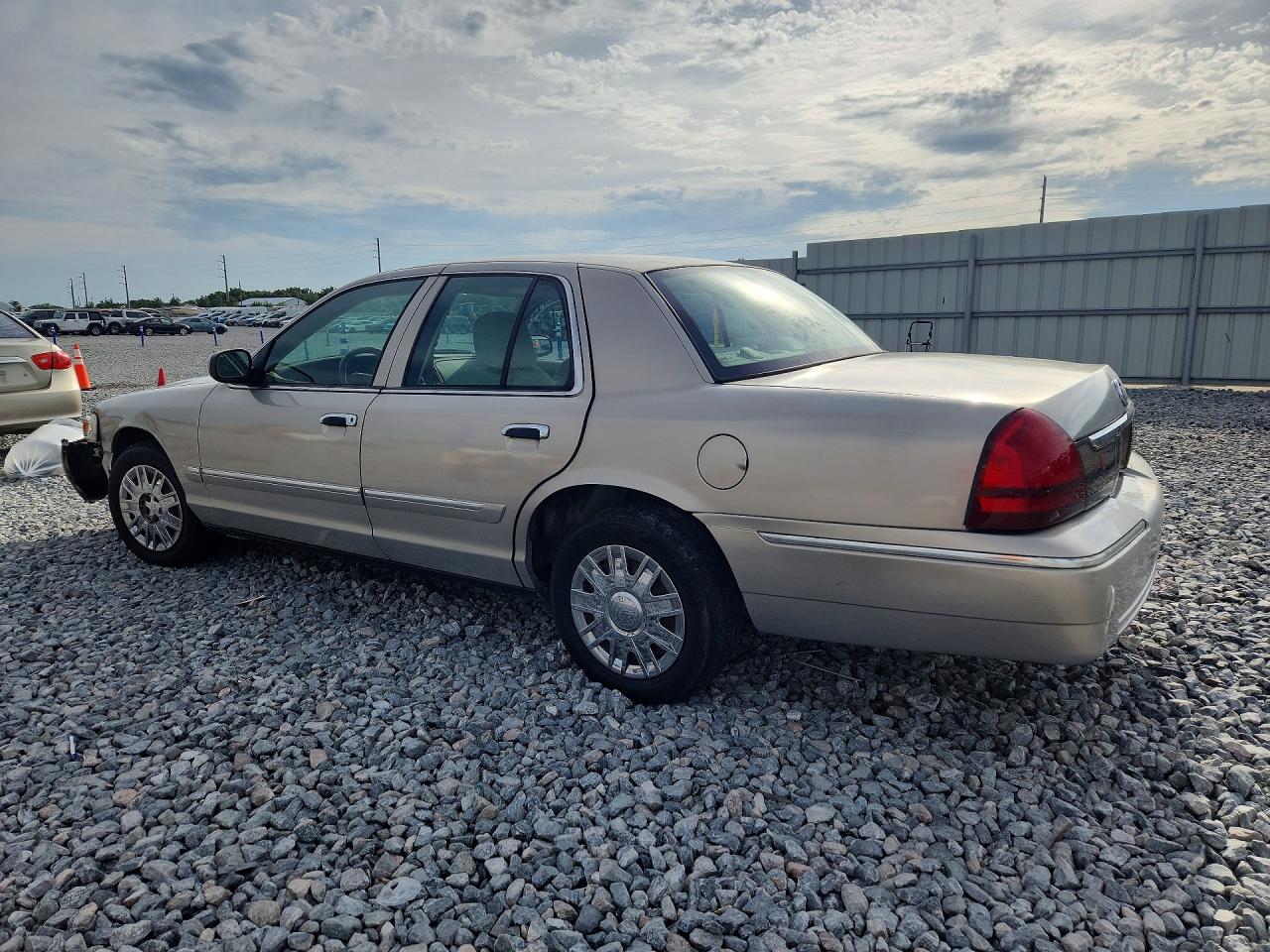 2006 Mercury Grand Marquis Gs Tan vin: 2MEFM74V26X618054