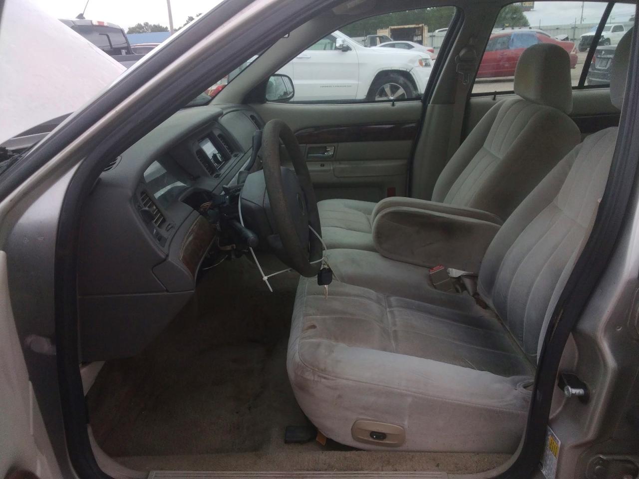 2008 Mercury Grand Marquis Gs Серебряный vin: 2MEFM74V28X615674