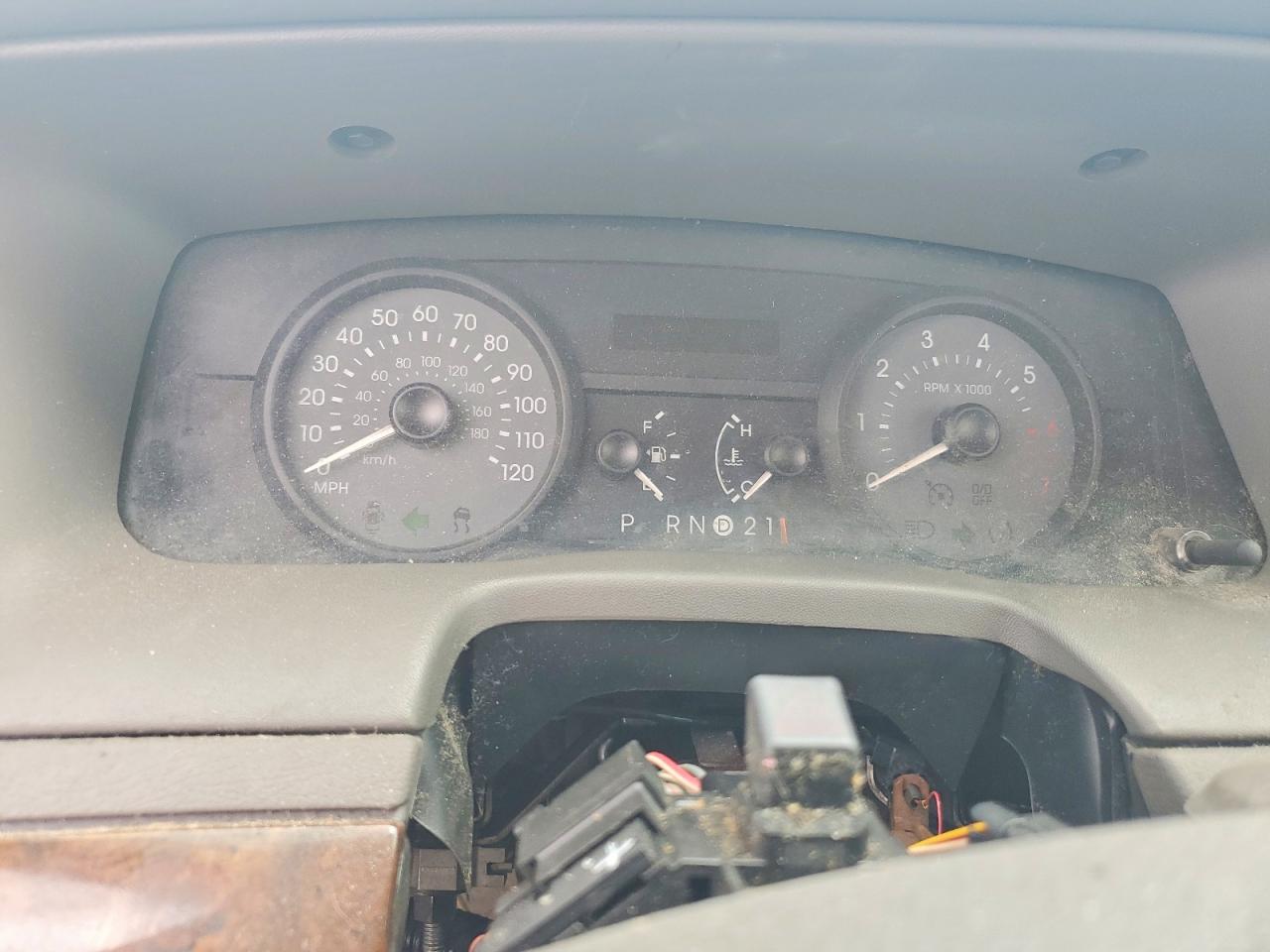 2008 Mercury Grand Marquis Gs Серебряный vin: 2MEFM74V28X615674