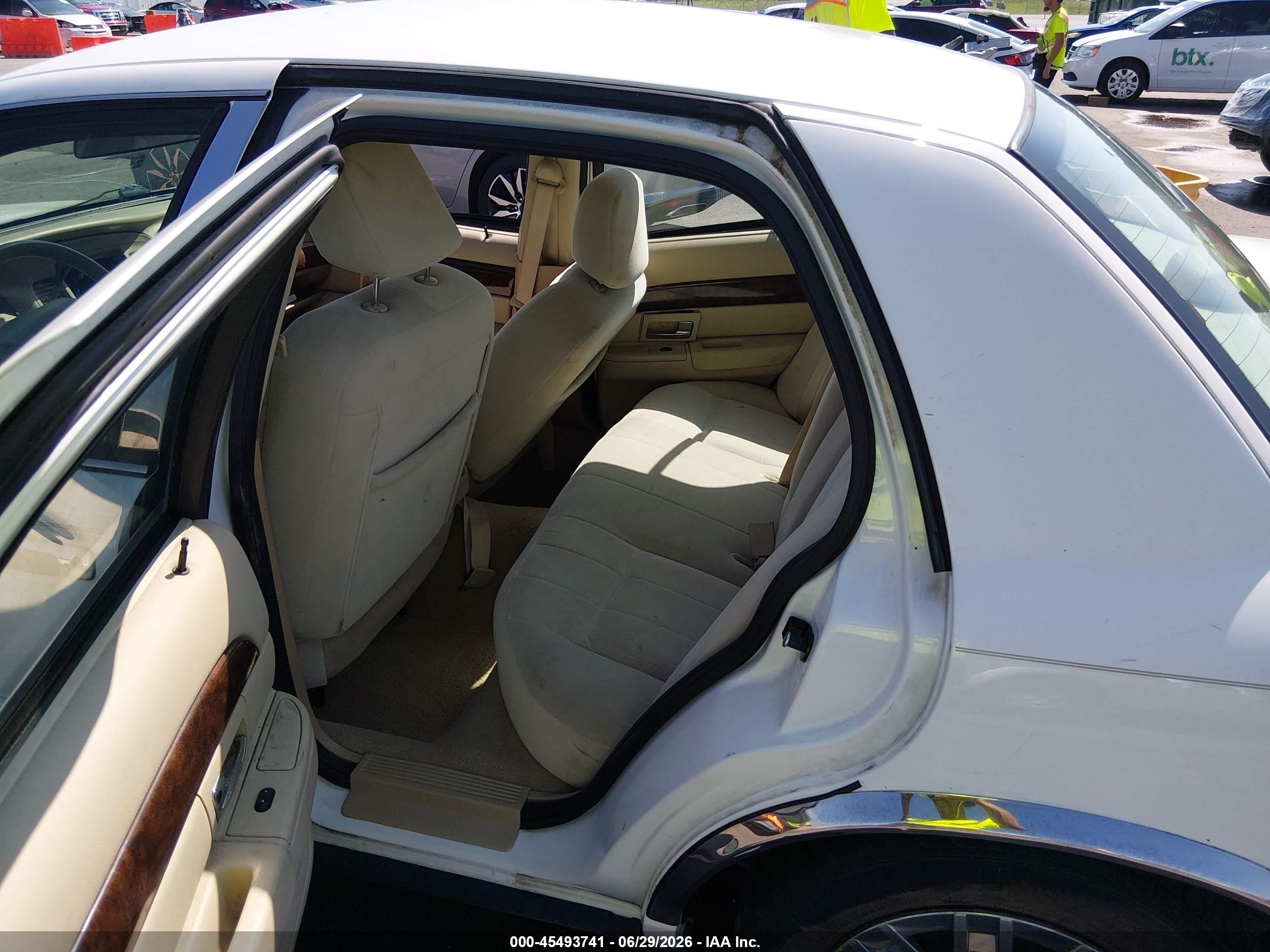 2006 Mercury Grand Marquis Gs White vin: 2MEFM74V36X612733