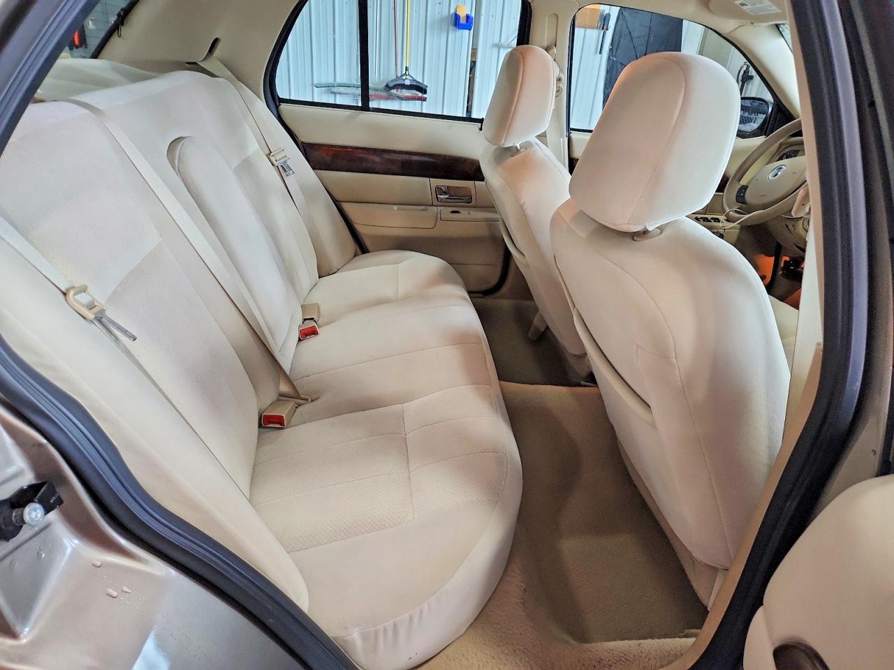 2006 Mercury Grand Marquis Gs Tan vin: 2MEFM74V46X648267
