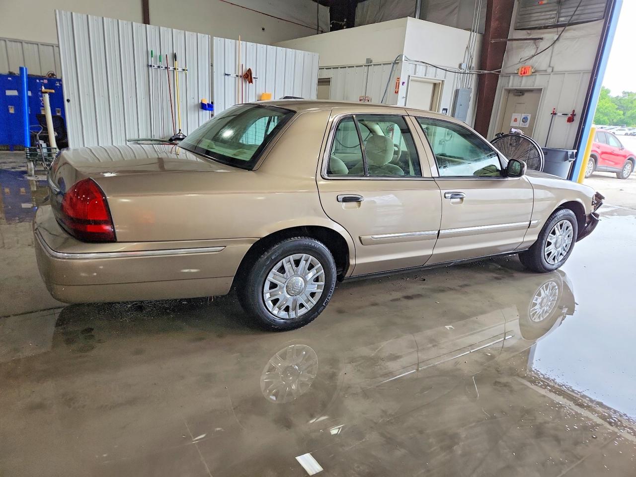 2006 Mercury Grand Marquis Gs Tan vin: 2MEFM74V46X648267
