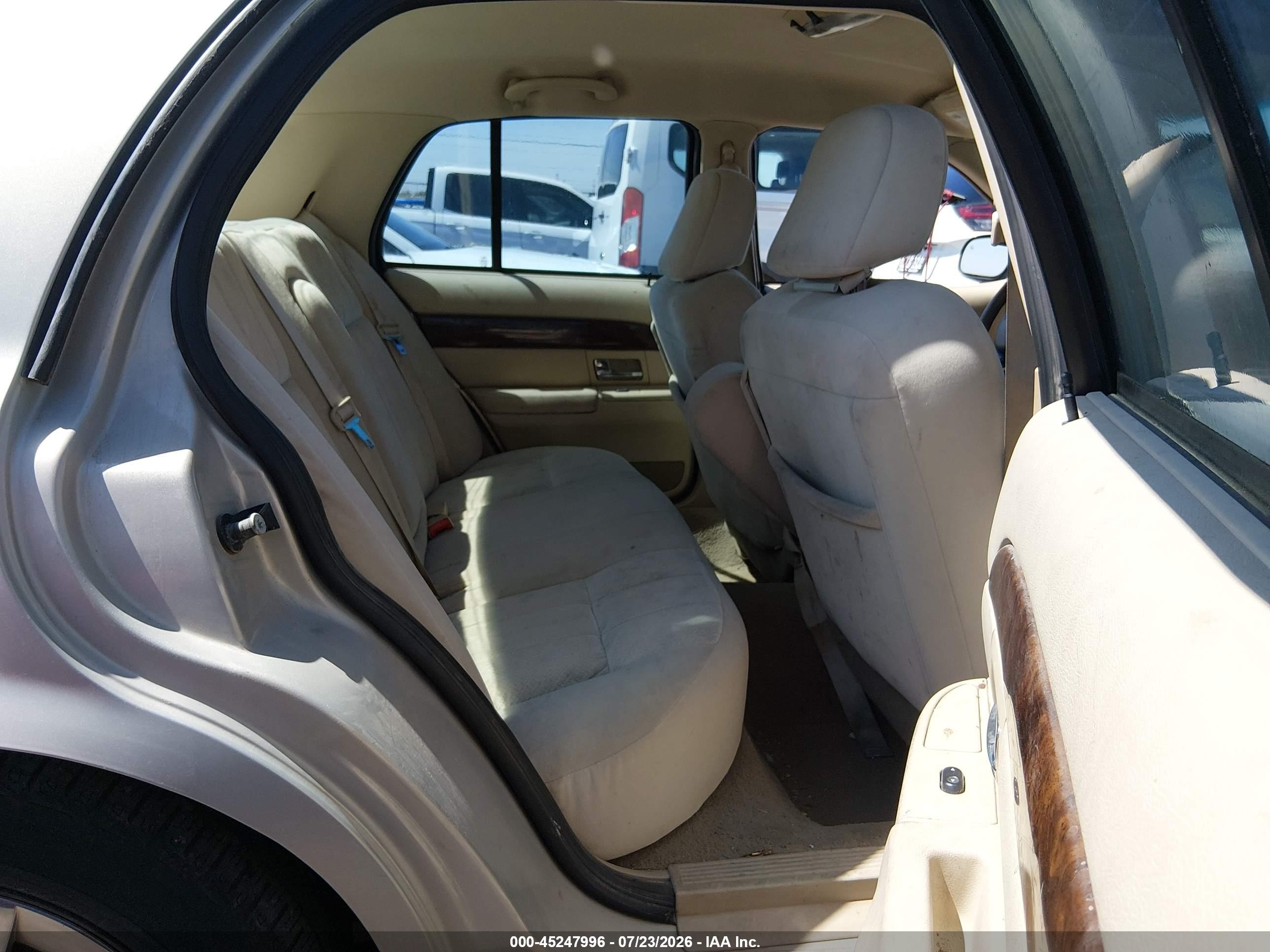 2008 Mercury Grand Marquis Gs Silver vin: 2MEFM74V48X658364