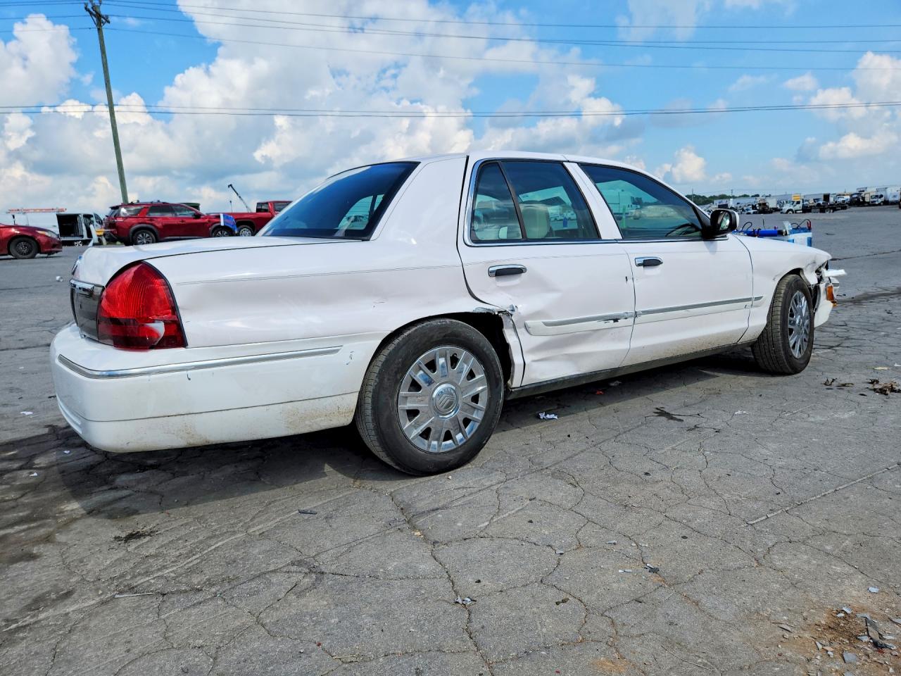 2008 Mercury Grand Marquis Gs White vin: 2MEFM74V58X663170