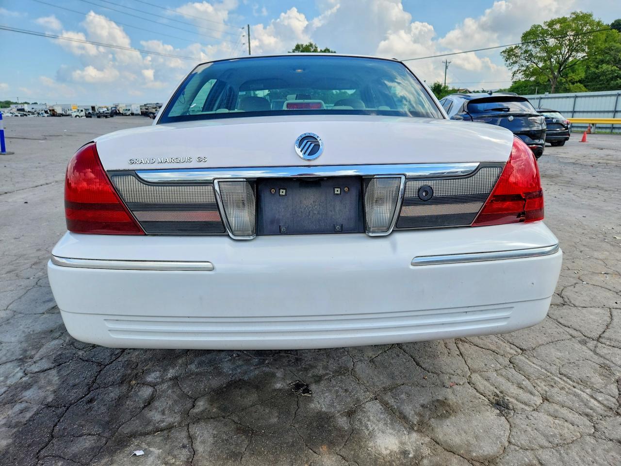 2008 Mercury Grand Marquis Gs White vin: 2MEFM74V58X663170