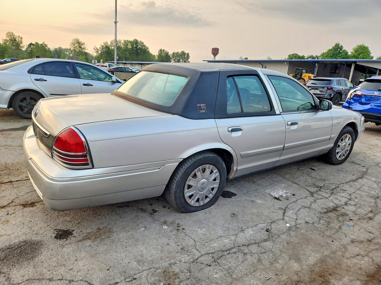 2008 Mercury Grand Marquis Gs Silver vin: 2MEFM74V78X614536