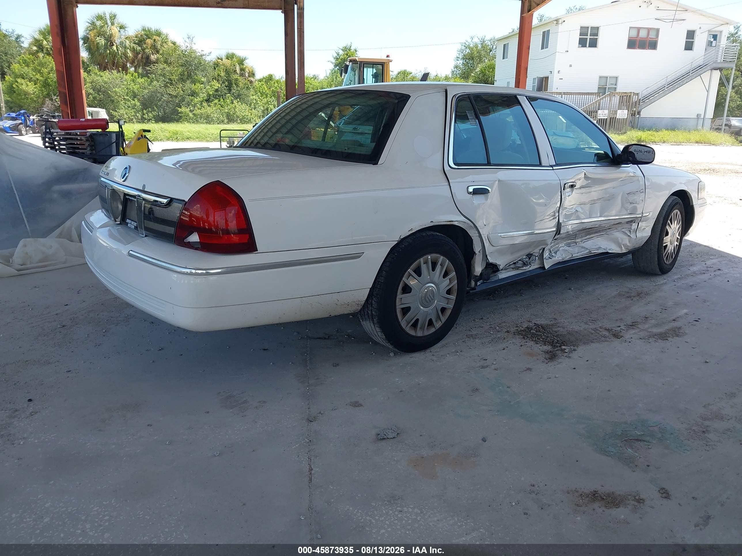 2008 Mercury Grand Marquis Gs White vin: 2MEFM74V78X644054
