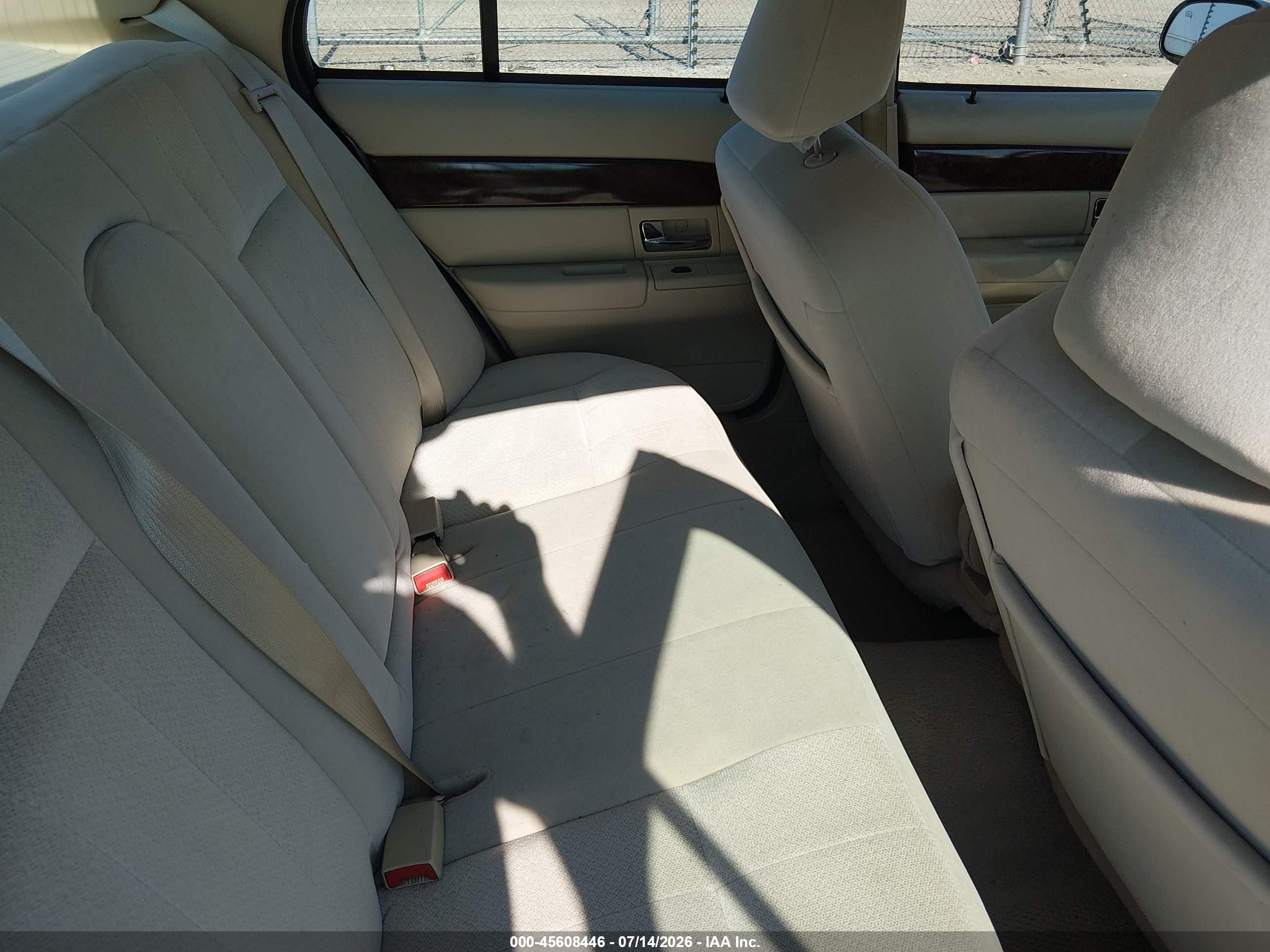 2006 Mercury Grand Marquis Gs Золотой vin: 2MEFM74V86X641063