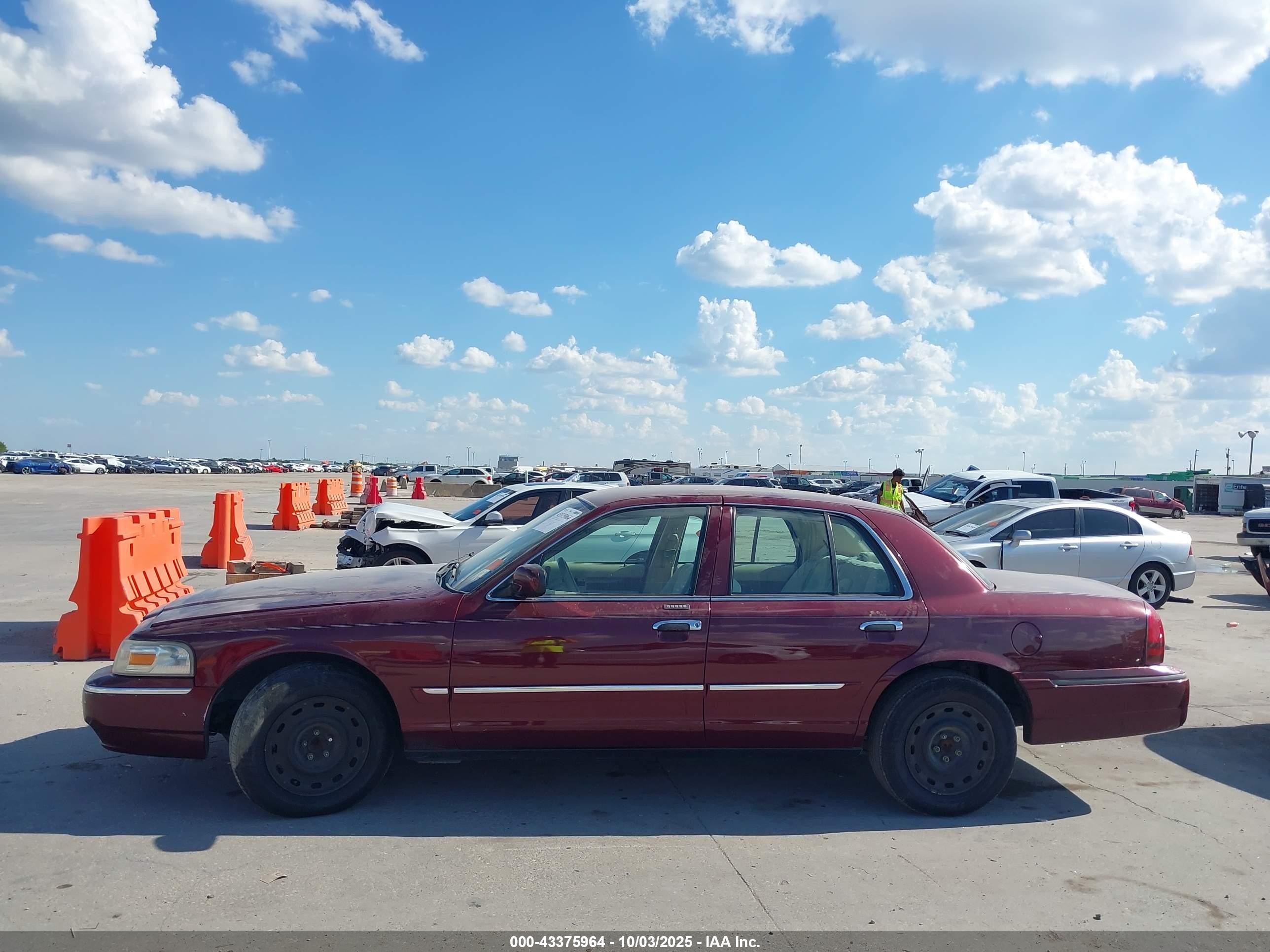 2007 Mercury Grand Marquis Gs Burgundy vin: 2MEFM74V87X620456