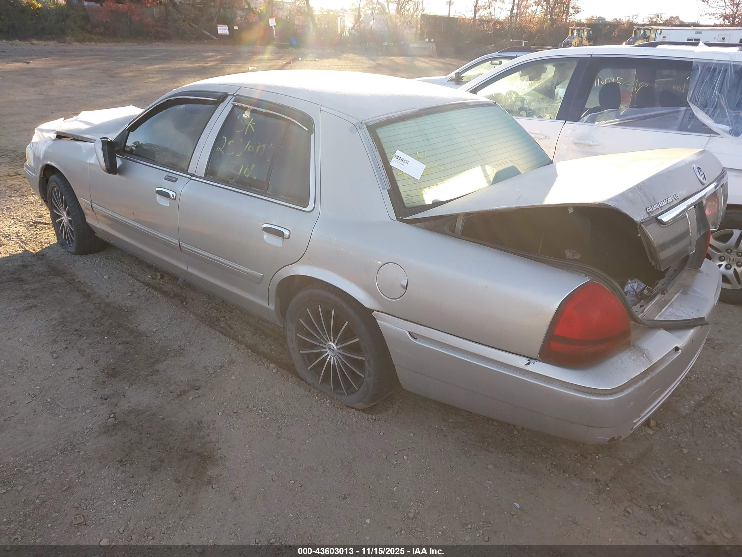 2007 Mercury Grand Marquis Gs Silver vin: 2MEFM74V87X635491