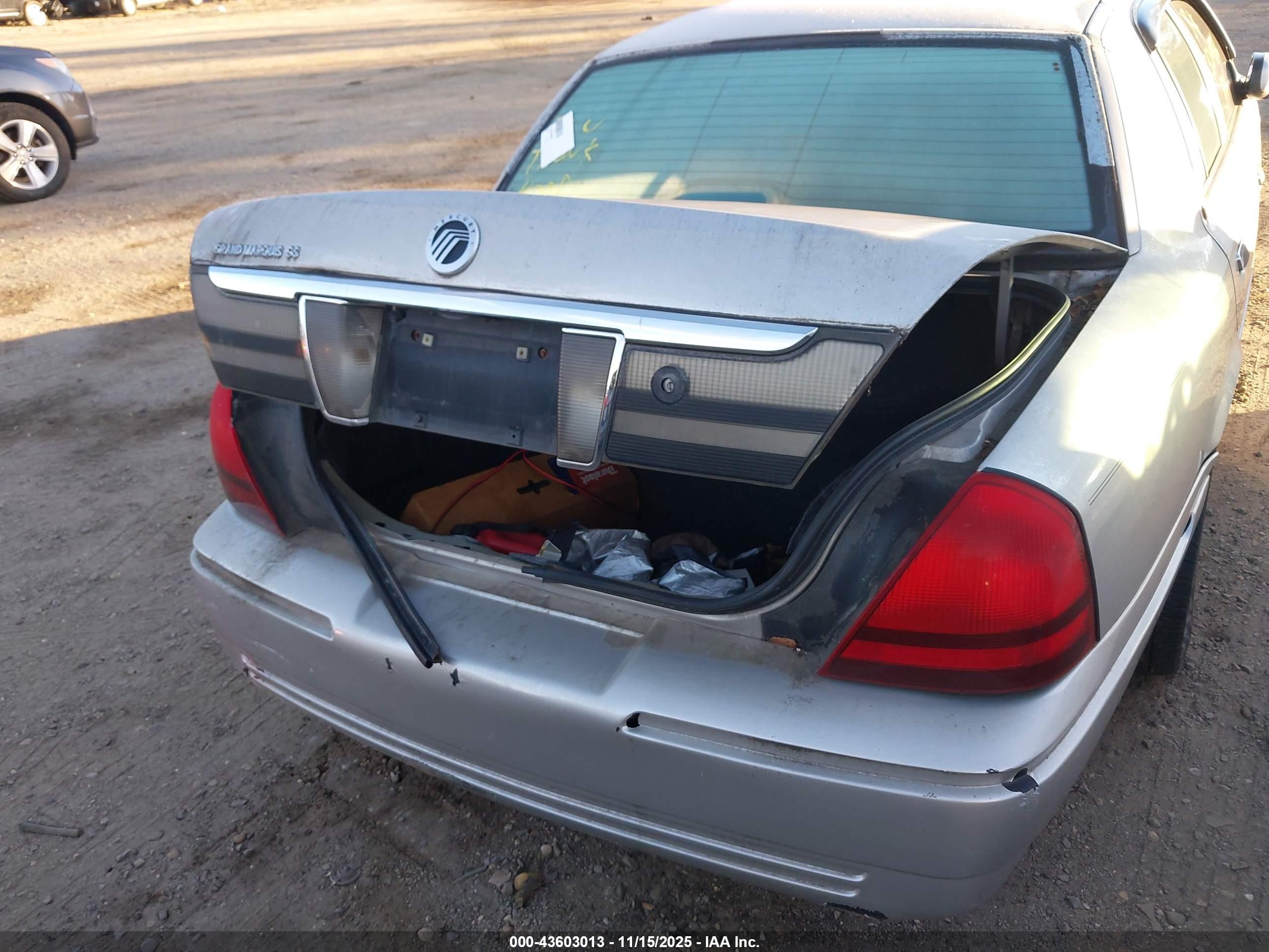 2007 Mercury Grand Marquis Gs Silver vin: 2MEFM74V87X635491