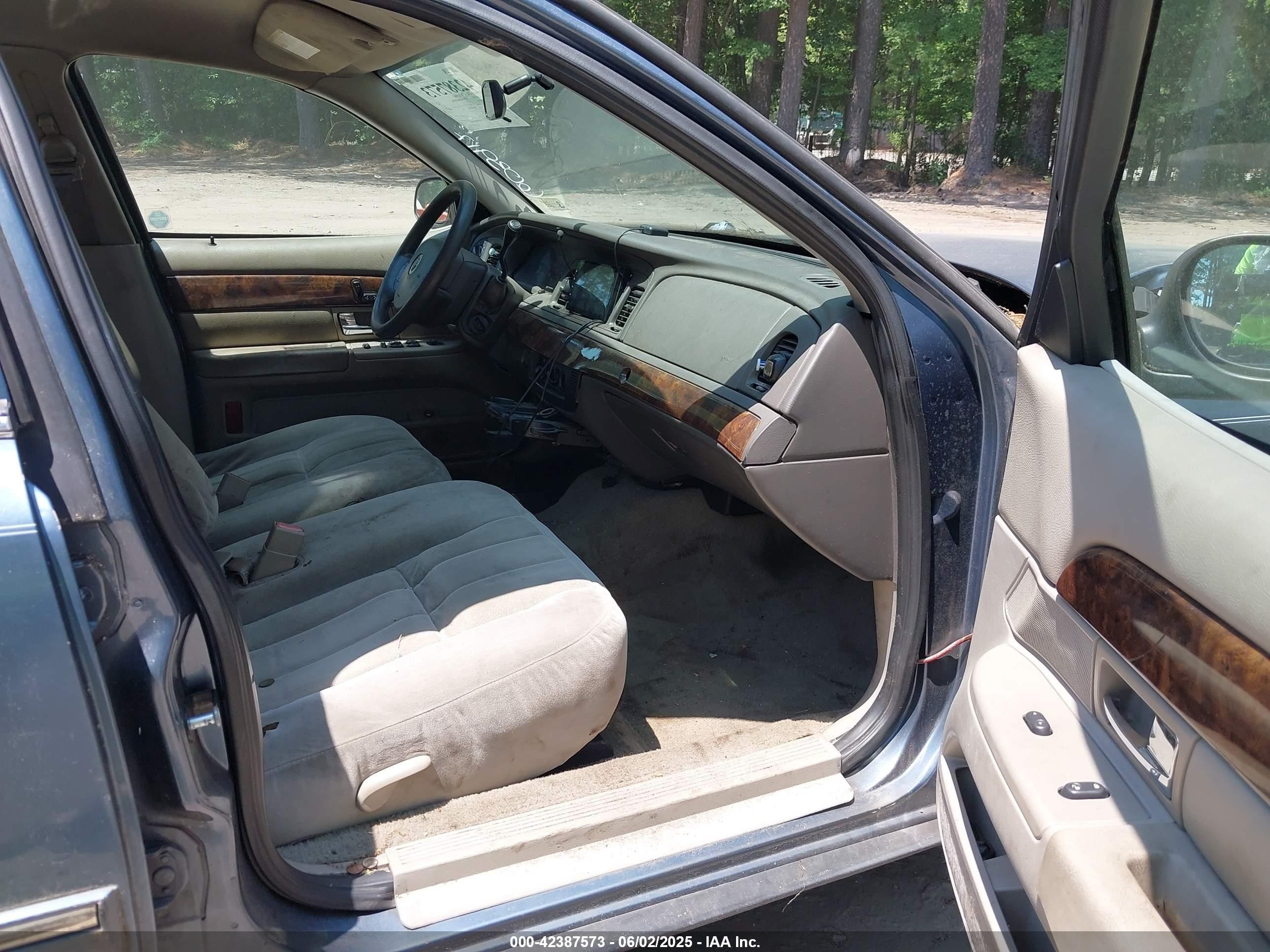 2008 Mercury Grand Marquis Gs Синий vin: 2MEFM74V88X603917