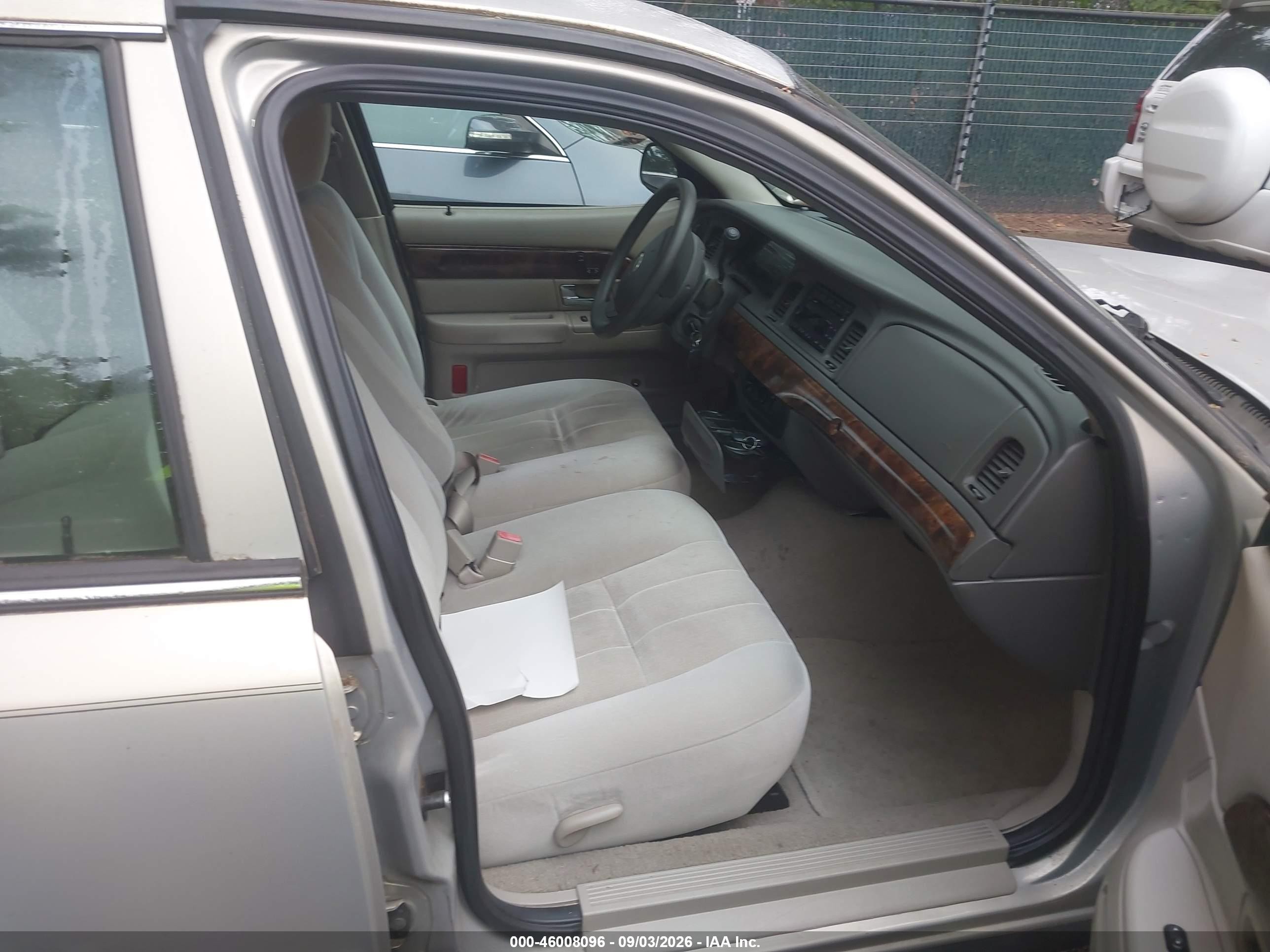 2007 Mercury Grand Marquis Gs Серебряный vin: 2MEFM74V97X613337