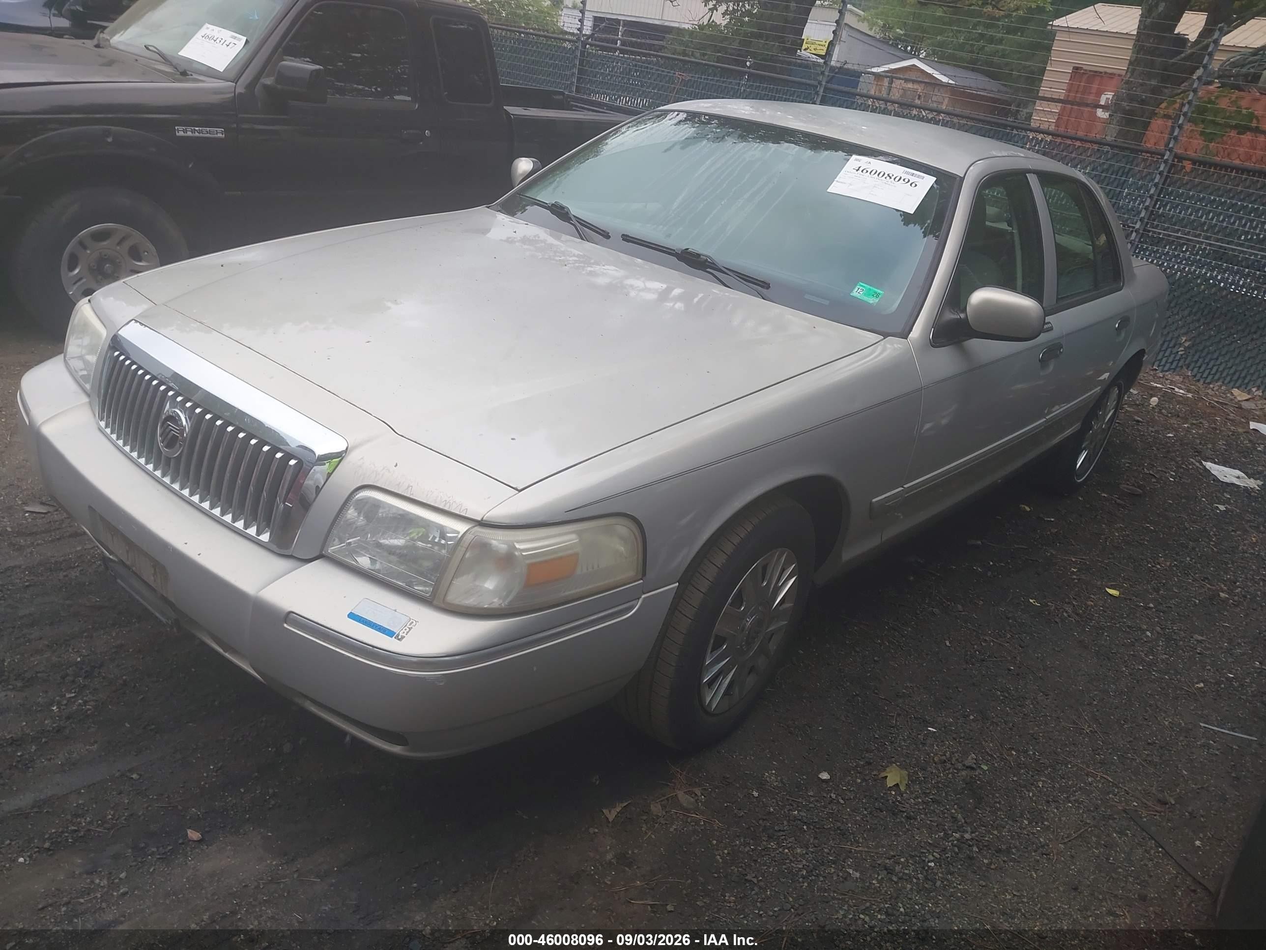 2007 Mercury Grand Marquis Gs Серебряный vin: 2MEFM74V97X613337