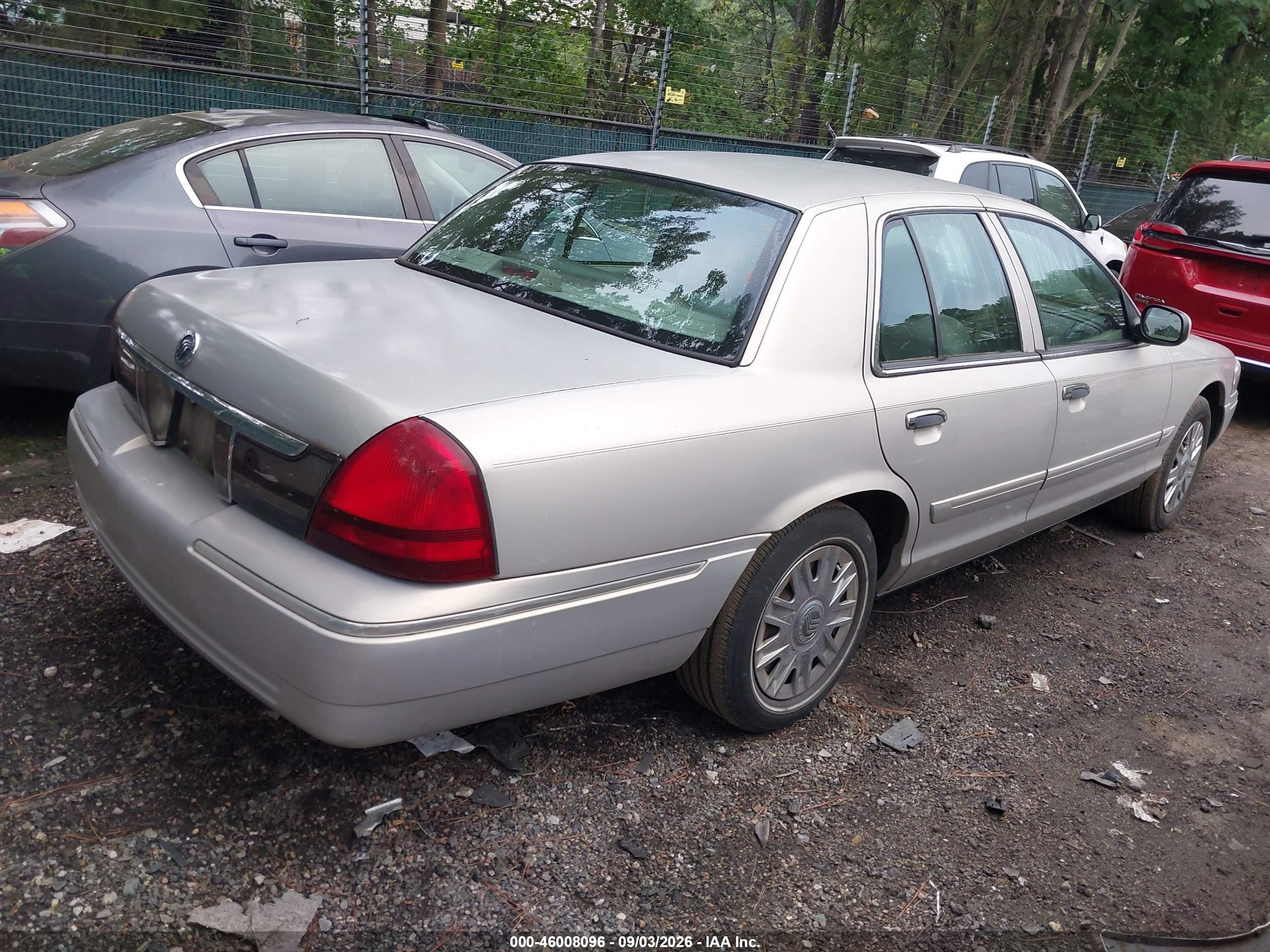 2007 Mercury Grand Marquis Gs Серебряный vin: 2MEFM74V97X613337