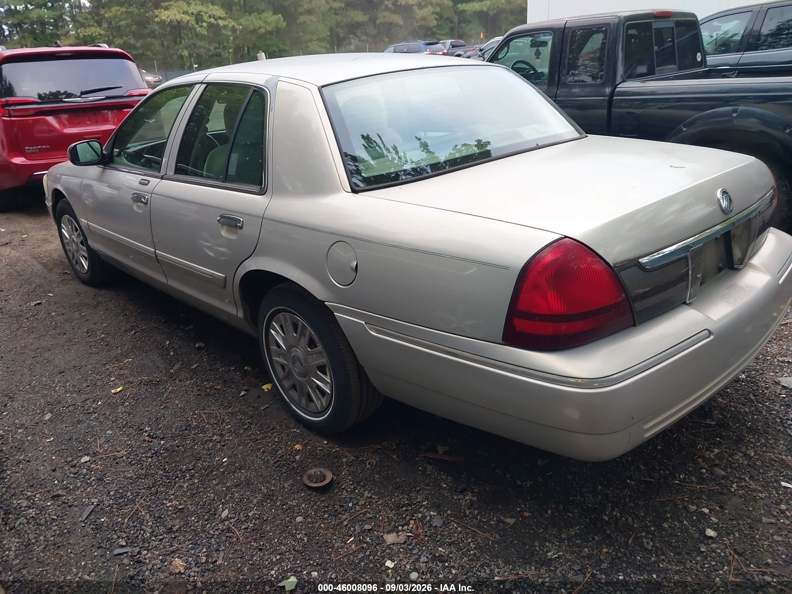 2007 Mercury Grand Marquis Gs Серебряный vin: 2MEFM74V97X613337