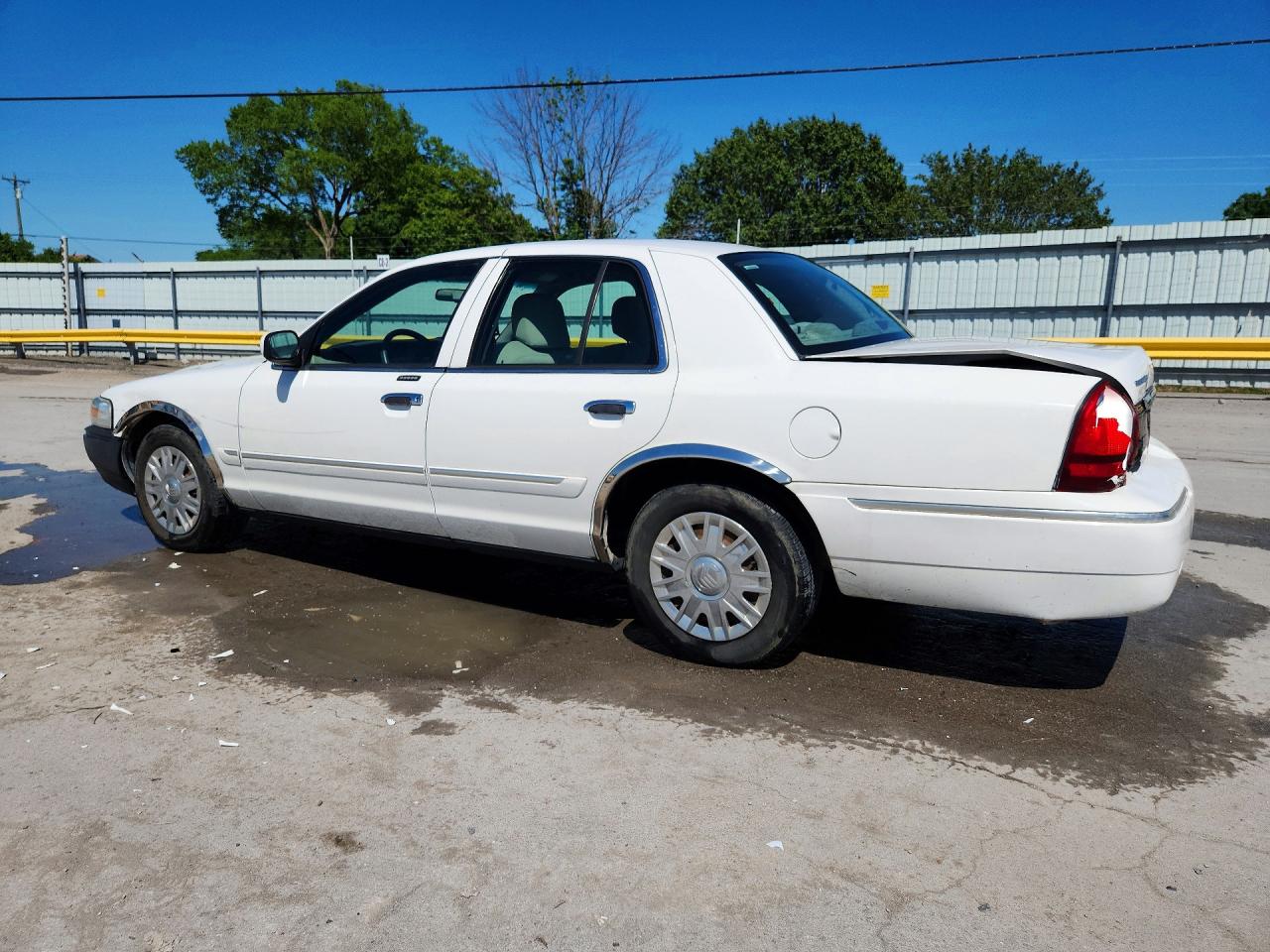 2007 Mercury Grand Marquis Gs White vin: 2MEFM74V97X638822
