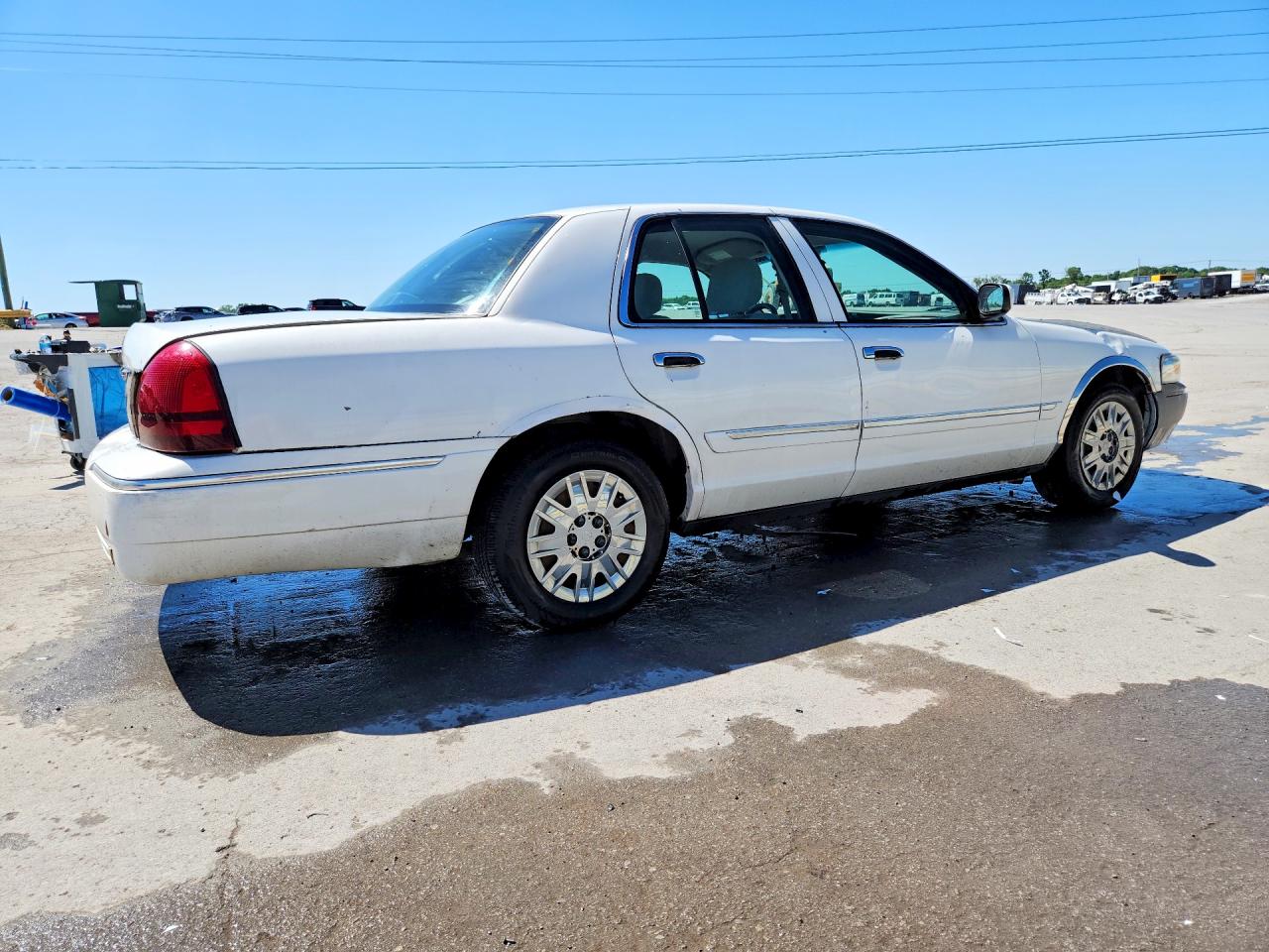 2007 Mercury Grand Marquis Gs White vin: 2MEFM74V97X638822