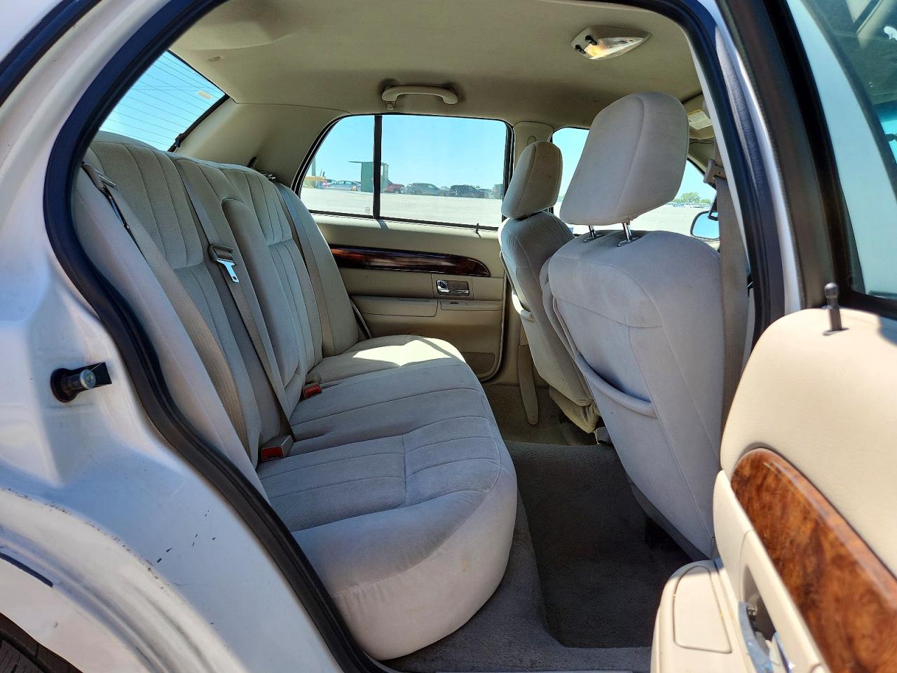 2007 Mercury Grand Marquis Gs White vin: 2MEFM74V97X638822