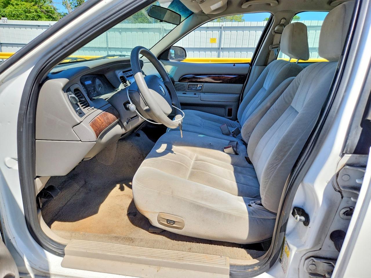 2007 Mercury Grand Marquis Gs White vin: 2MEFM74V97X638822