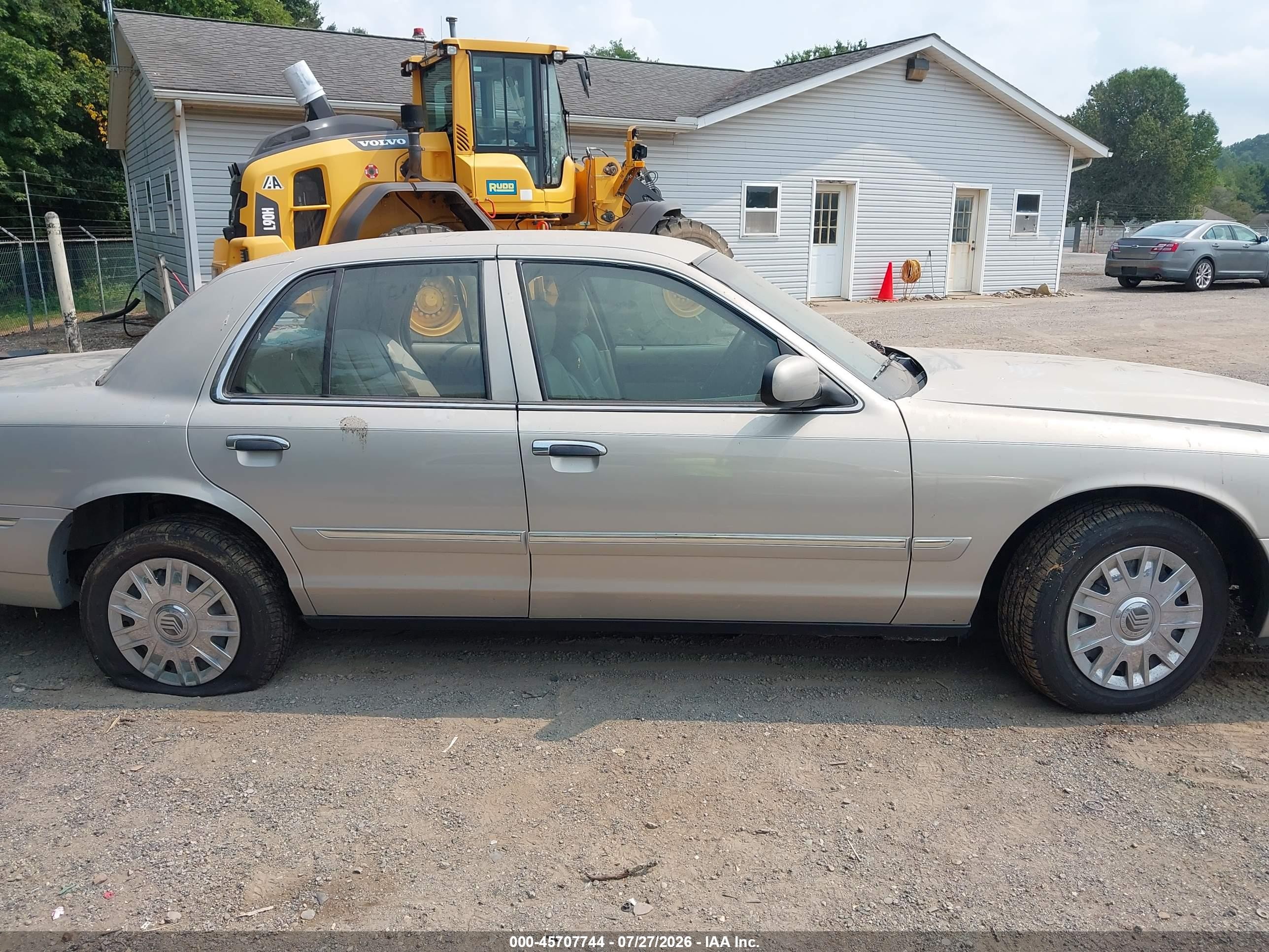2006 Mercury Grand Marquis Gs Beige vin: 2MEFM74VX6X625494