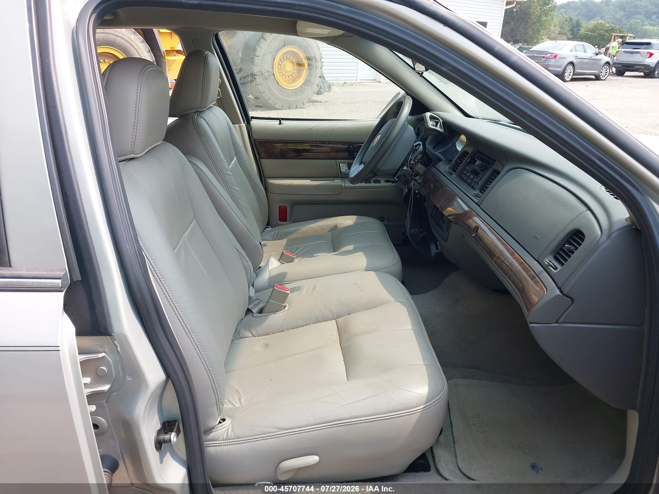 2006 Mercury Grand Marquis Gs Beige vin: 2MEFM74VX6X625494