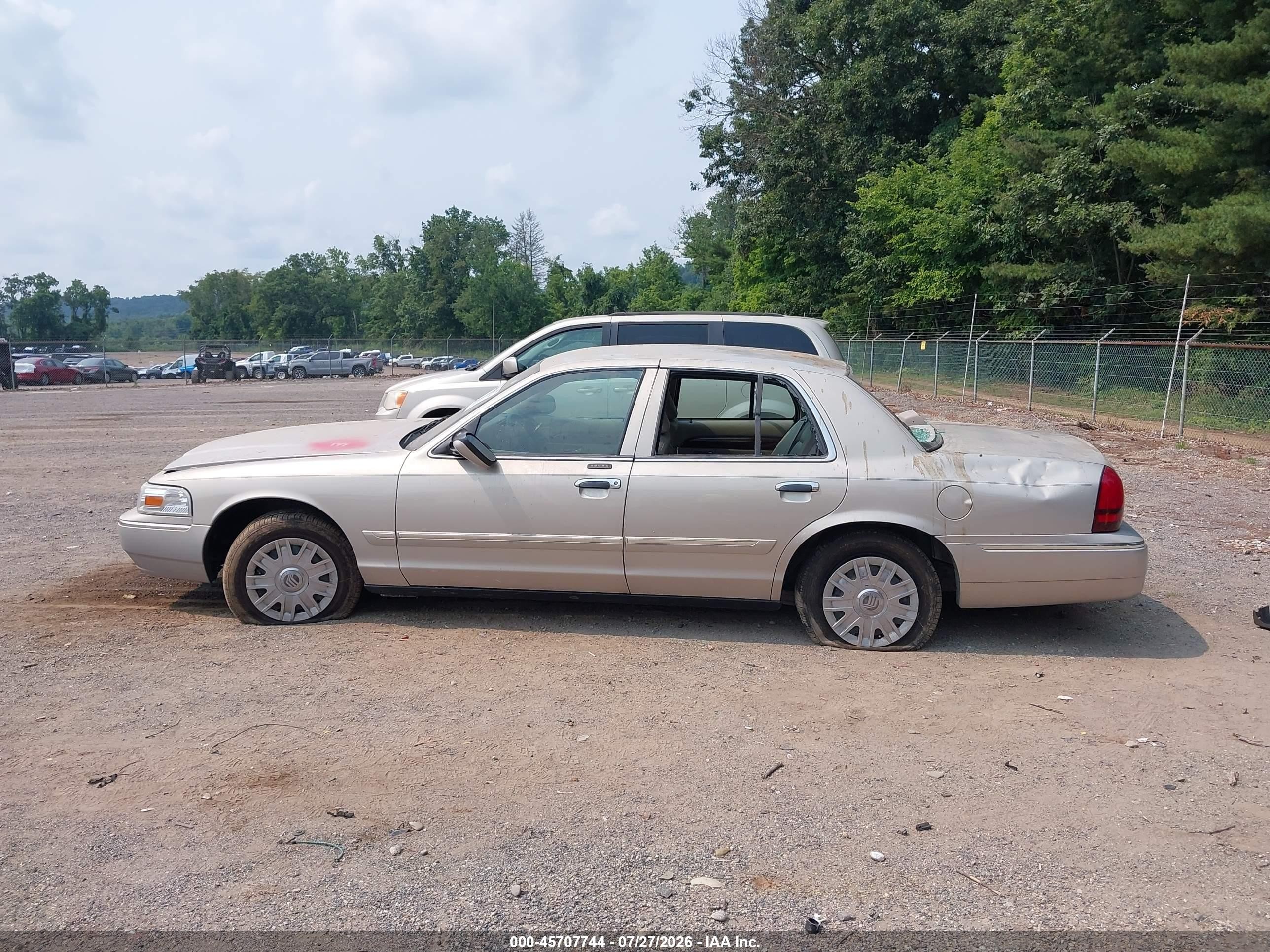 2006 Mercury Grand Marquis Gs Beige vin: 2MEFM74VX6X625494
