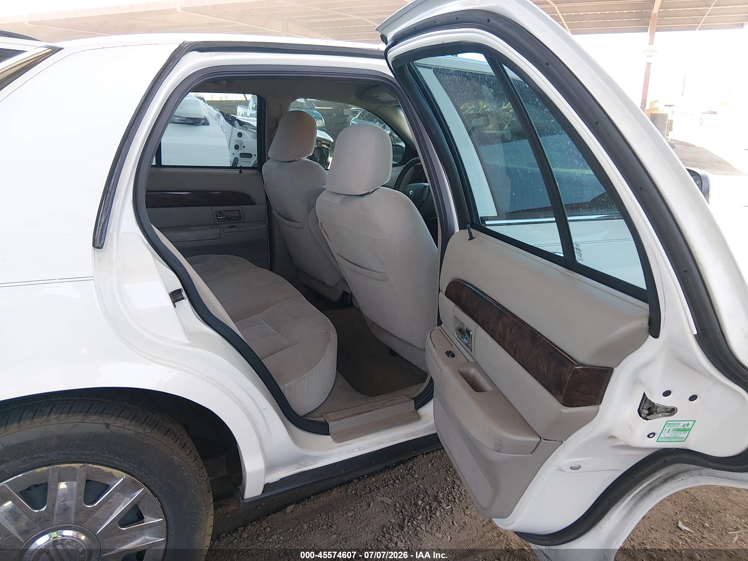 2006 Mercury Grand Marquis Gs Белый vin: 2MEFM74VX6X650072