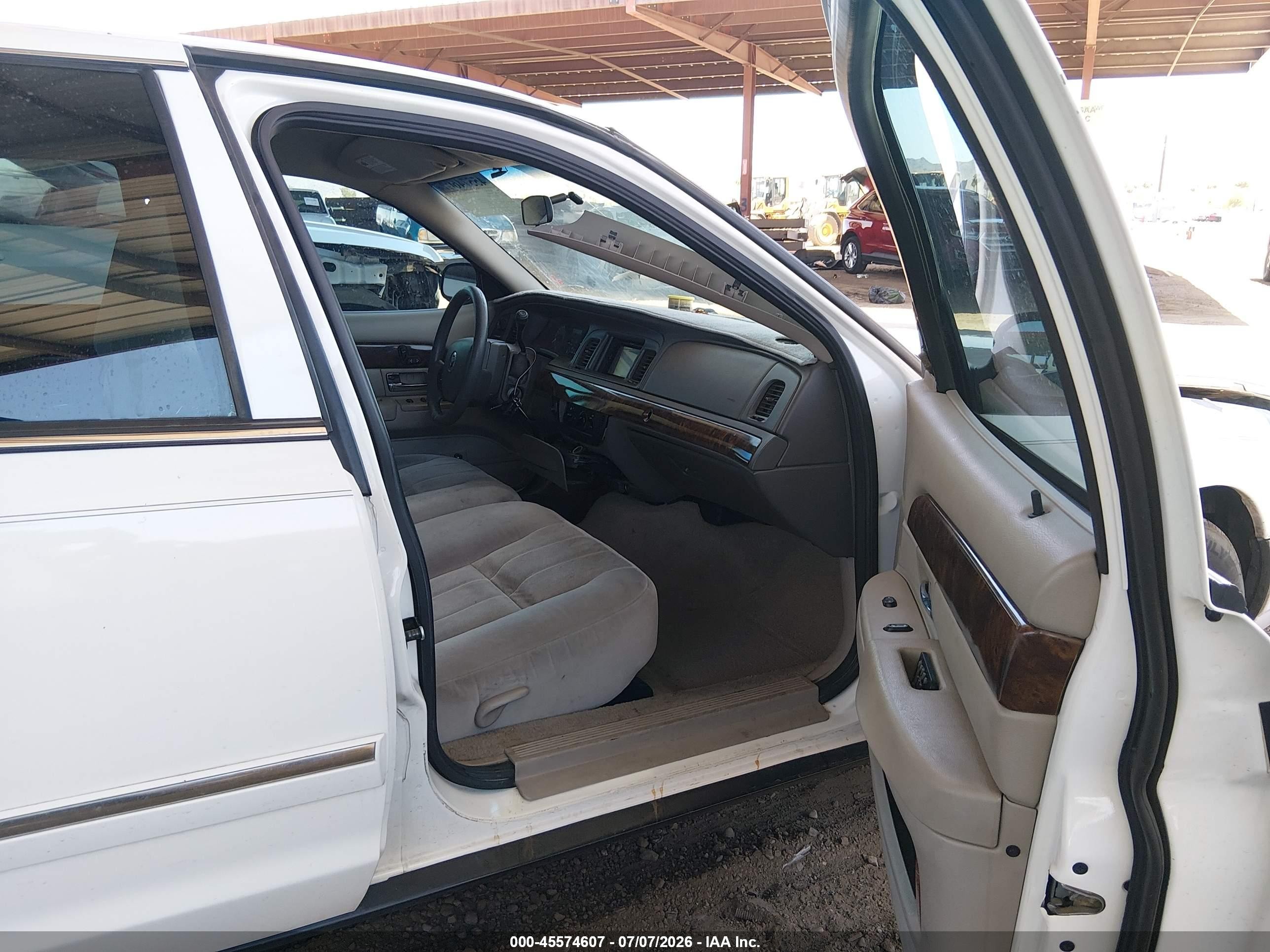 2006 Mercury Grand Marquis Gs Белый vin: 2MEFM74VX6X650072