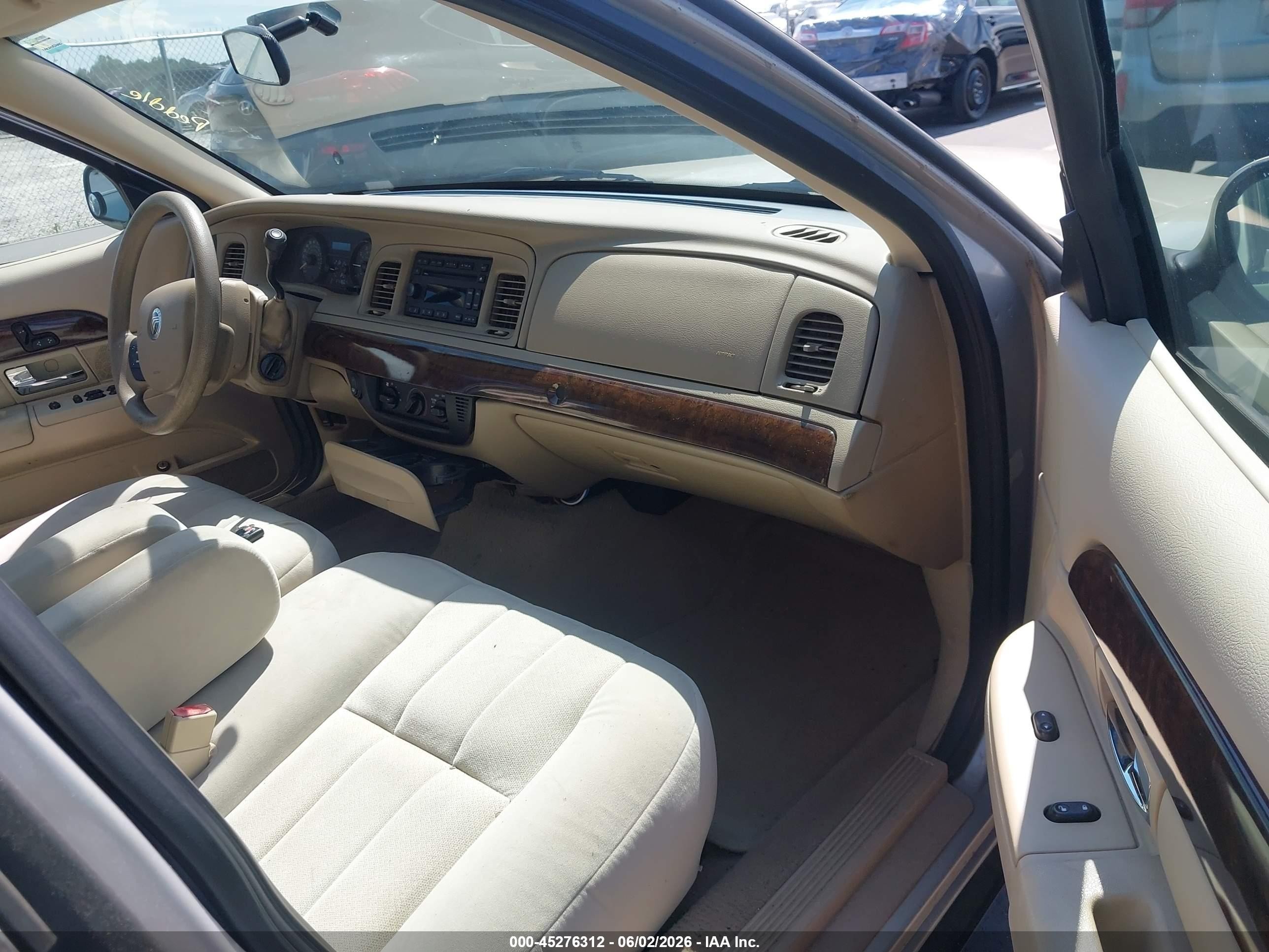 2008 Mercury Grand Marquis Gs Silver vin: 2MEFM74VX8X631525