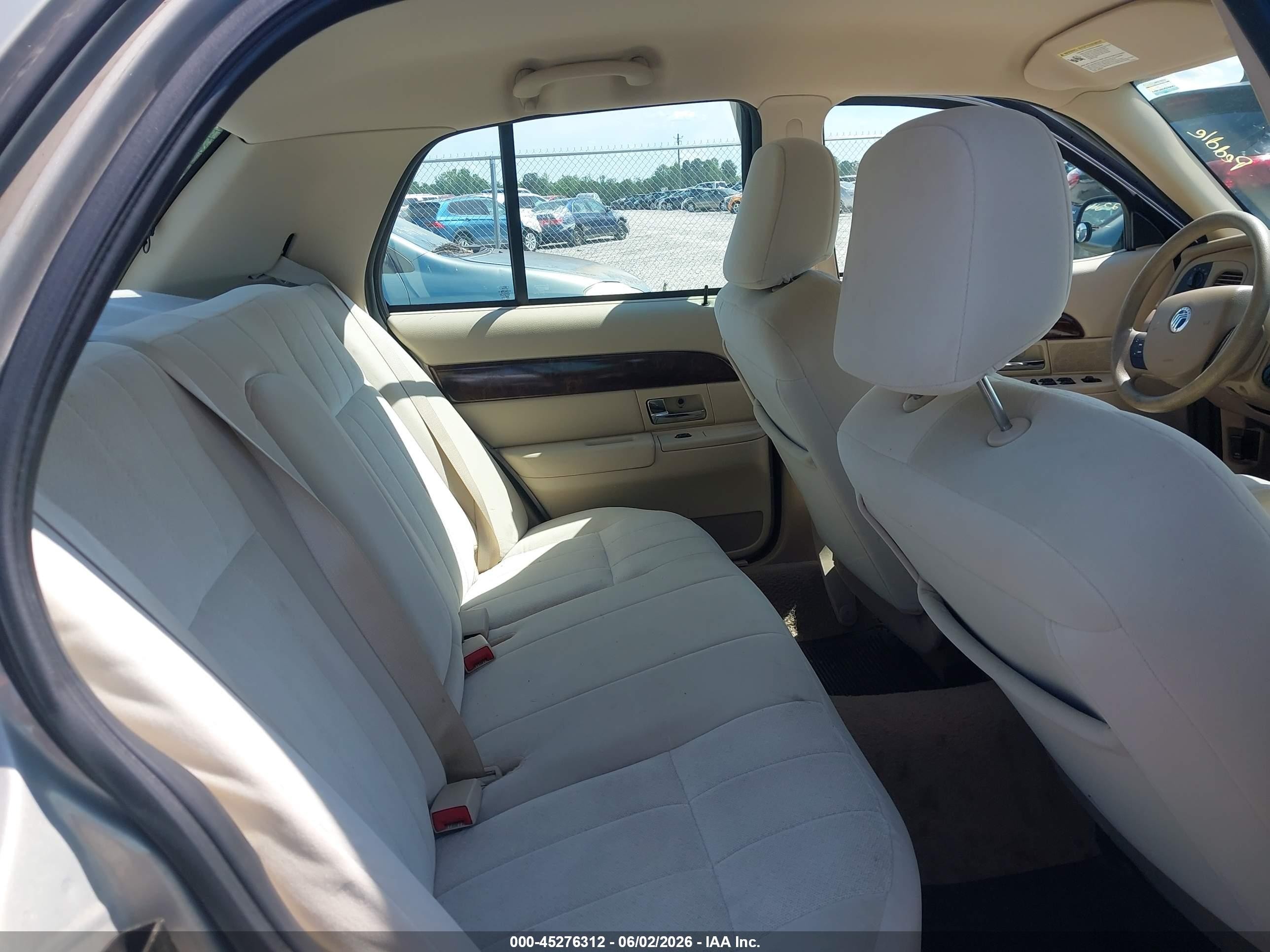 2008 Mercury Grand Marquis Gs Silver vin: 2MEFM74VX8X631525