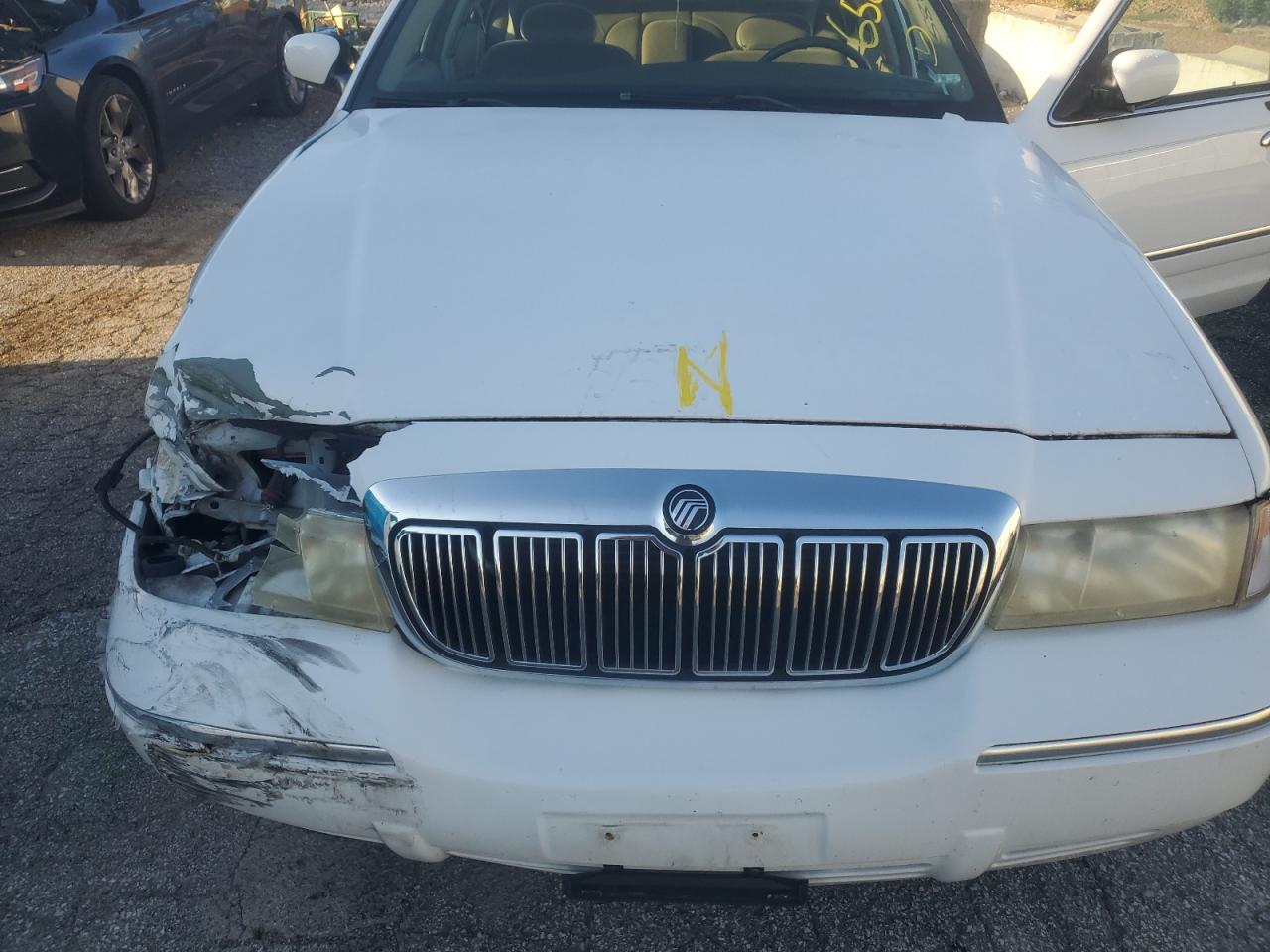 2002 Mercury Grand Marquis Gs White vin: 2MEFM74W02X656272