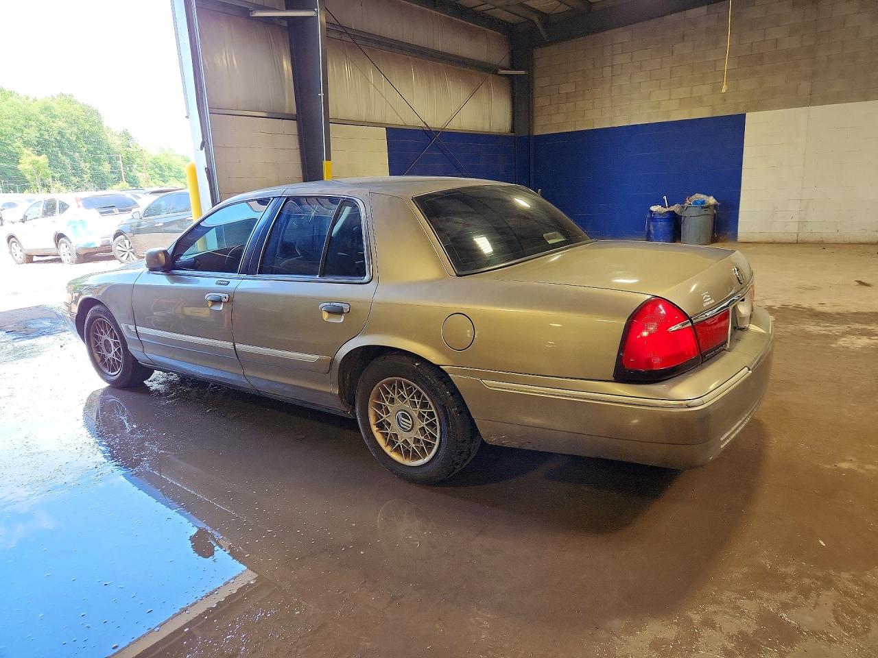 2002 Mercury Grand Marquis Gs Beige vin: 2MEFM74W02X664503