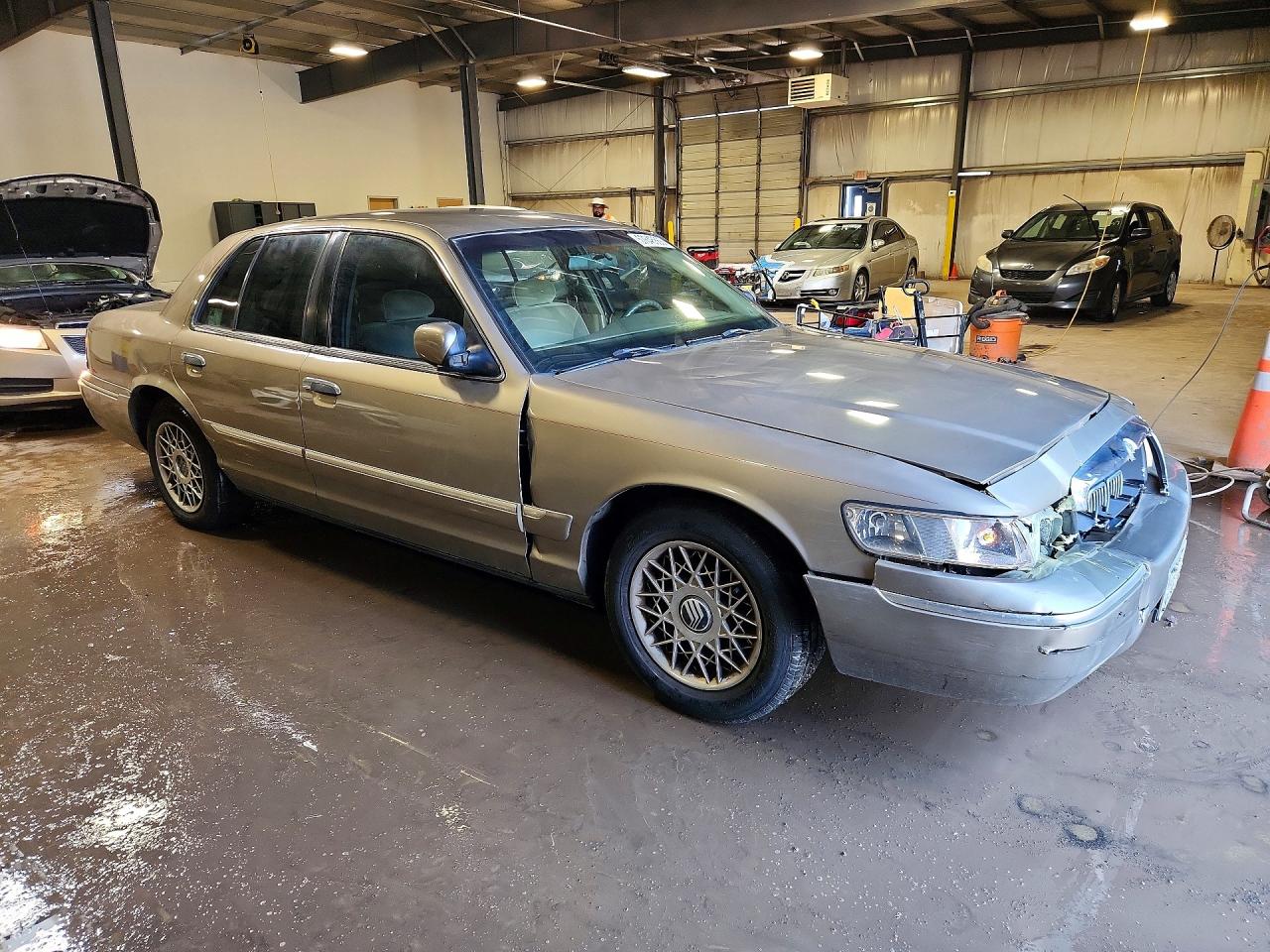 2002 Mercury Grand Marquis Gs Beige vin: 2MEFM74W02X664503