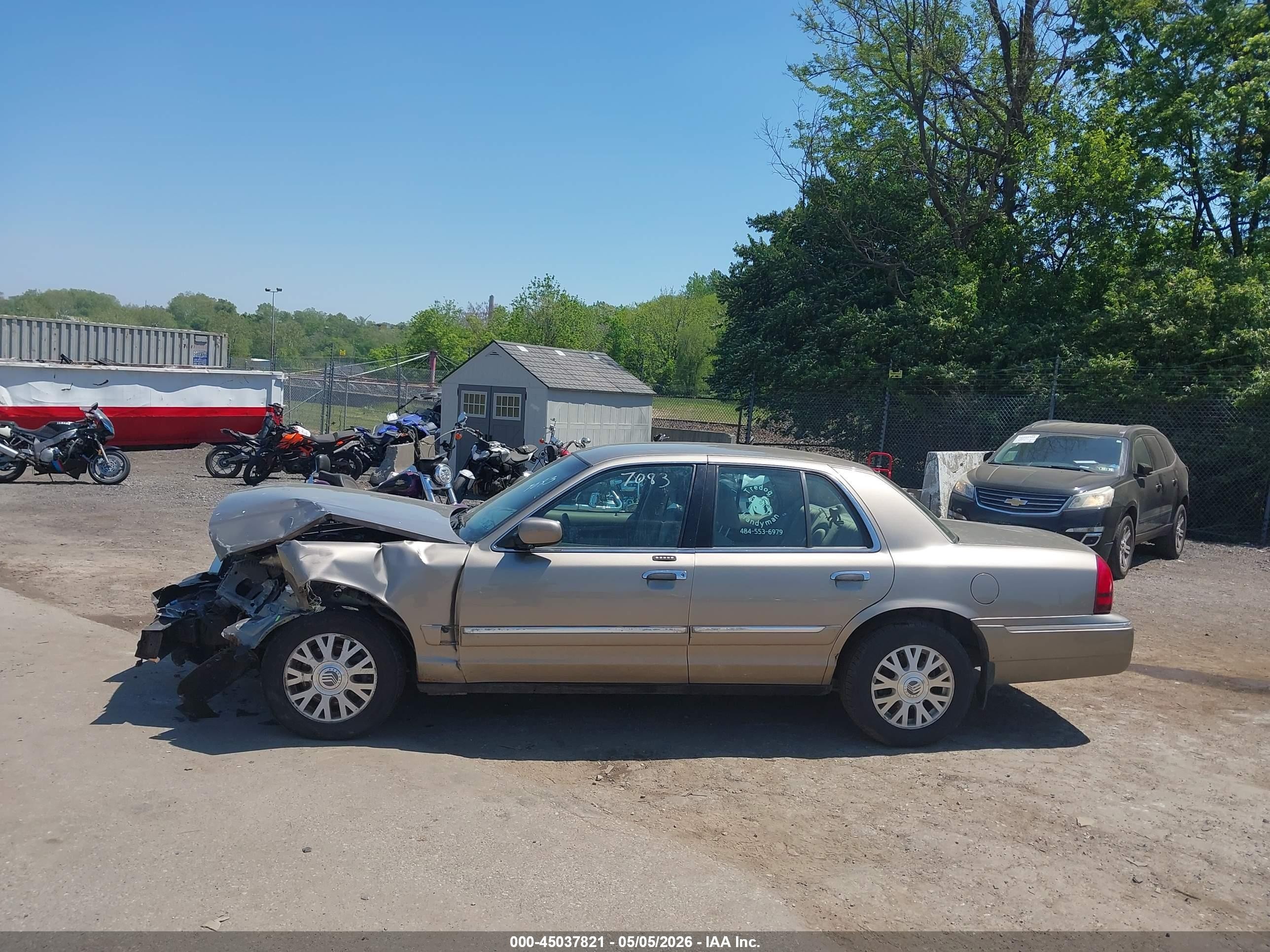 2003 Mercury Grand Marquis Gs Champagne vin: 2MEFM74W03X657083