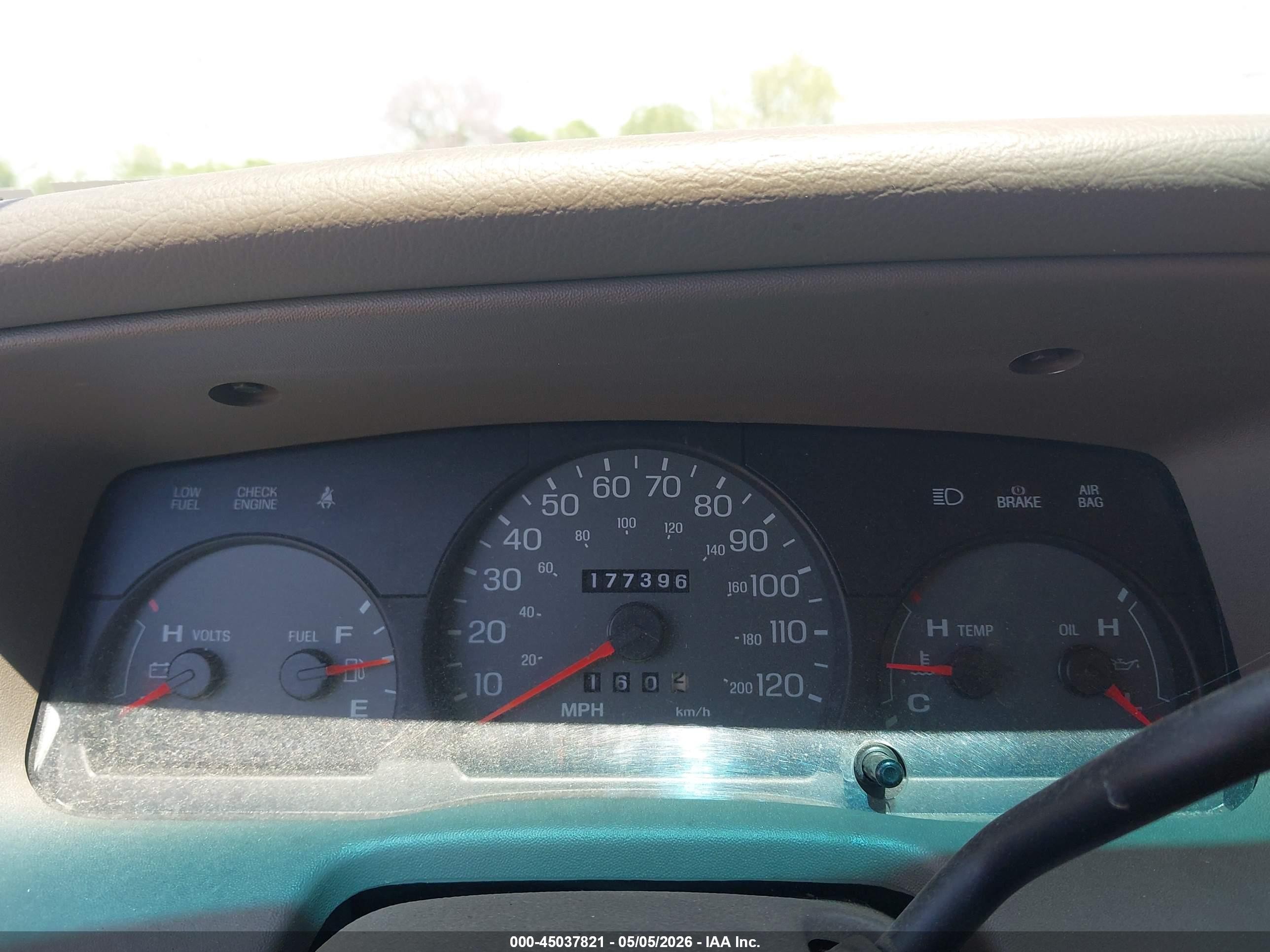 2003 Mercury Grand Marquis Gs Champagne vin: 2MEFM74W03X657083