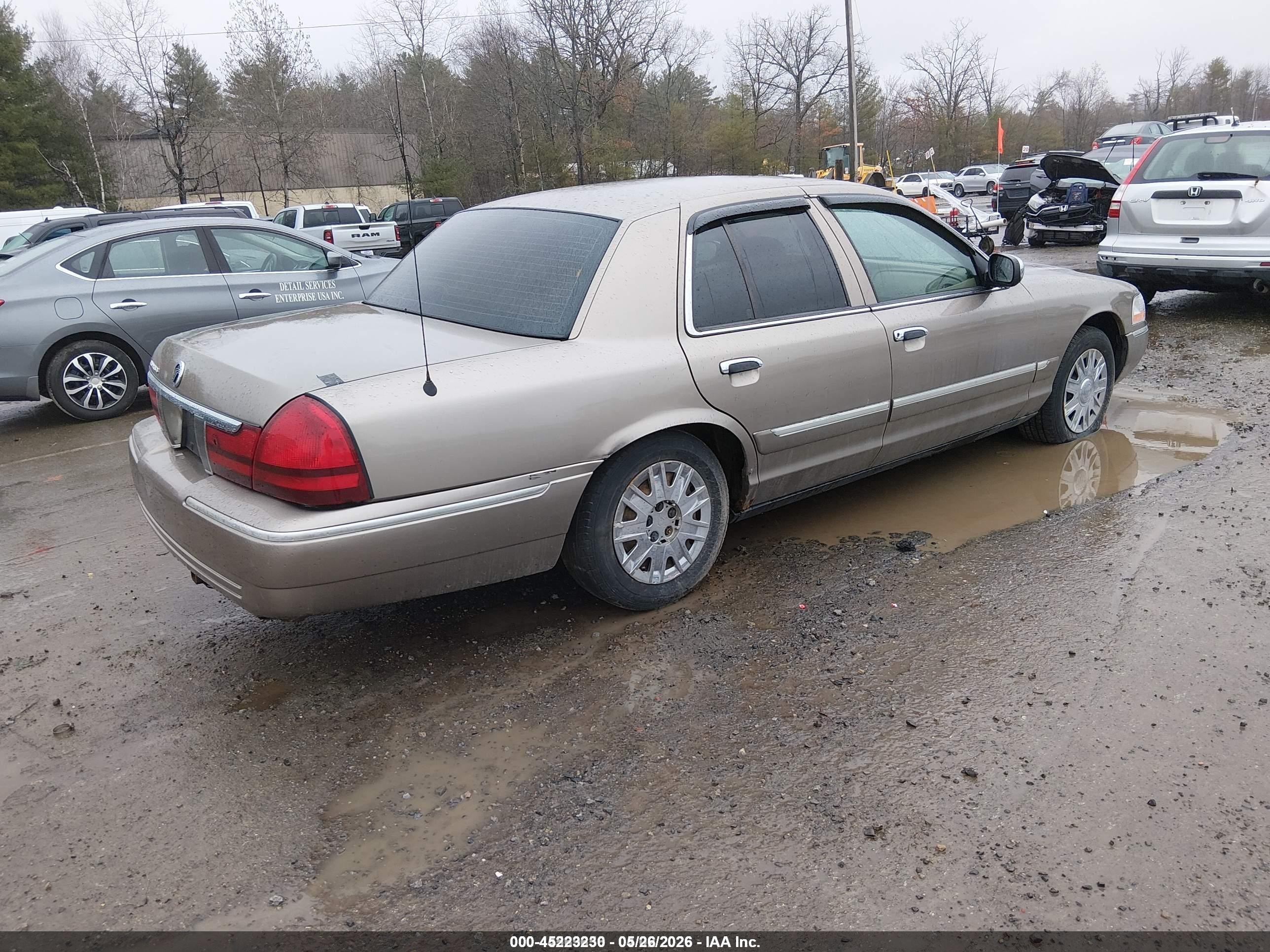 2005 Mercury Grand Marquis Gs Gold vin: 2MEFM74W05X602085