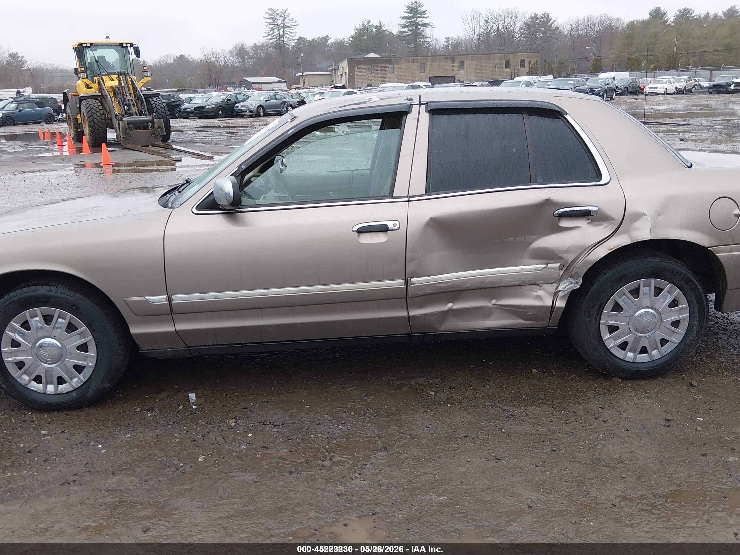 2005 Mercury Grand Marquis Gs Gold vin: 2MEFM74W05X602085
