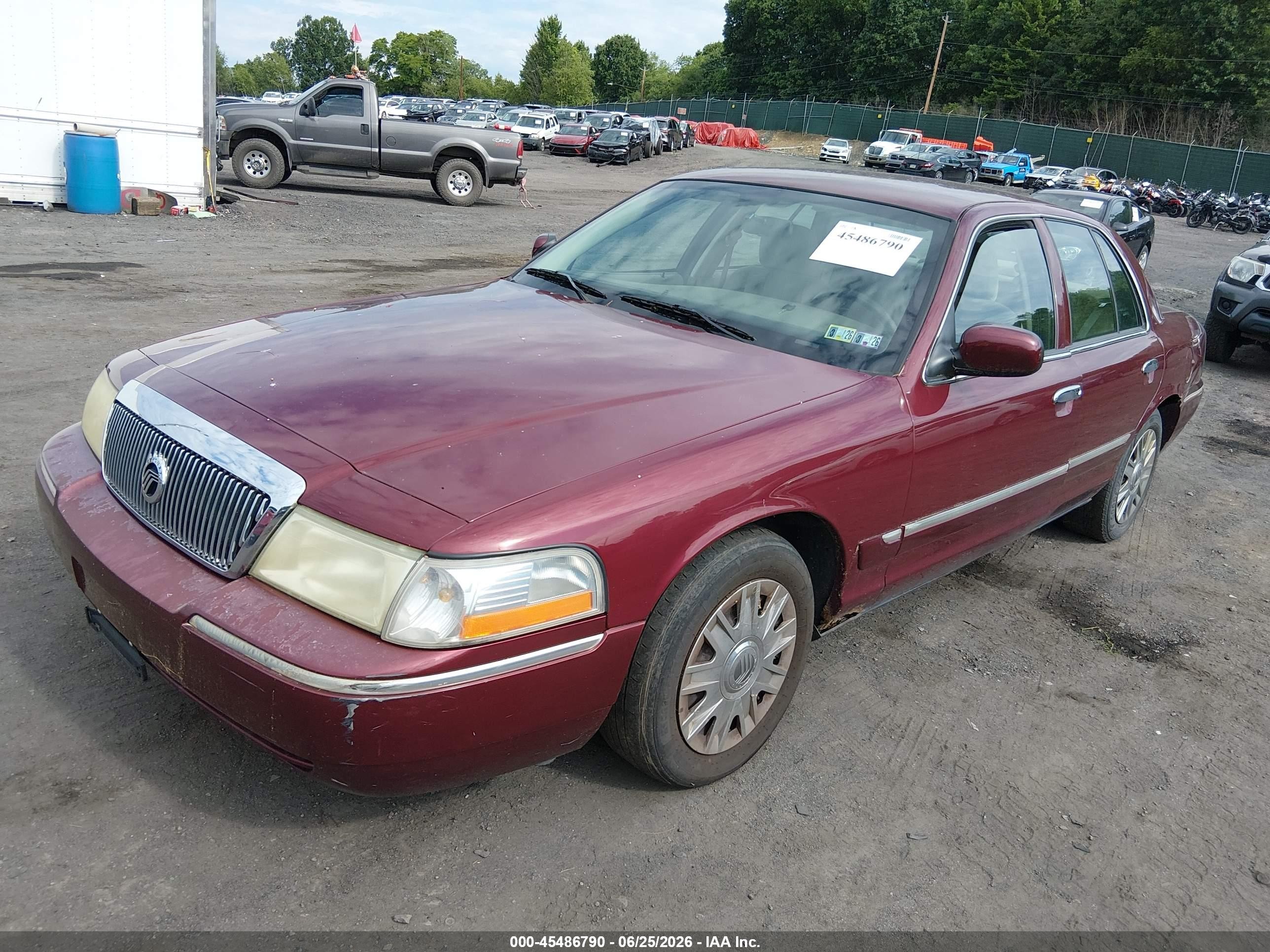 2005 Mercury Grand Marquis Gs Burgundy vin: 2MEFM74W05X619369