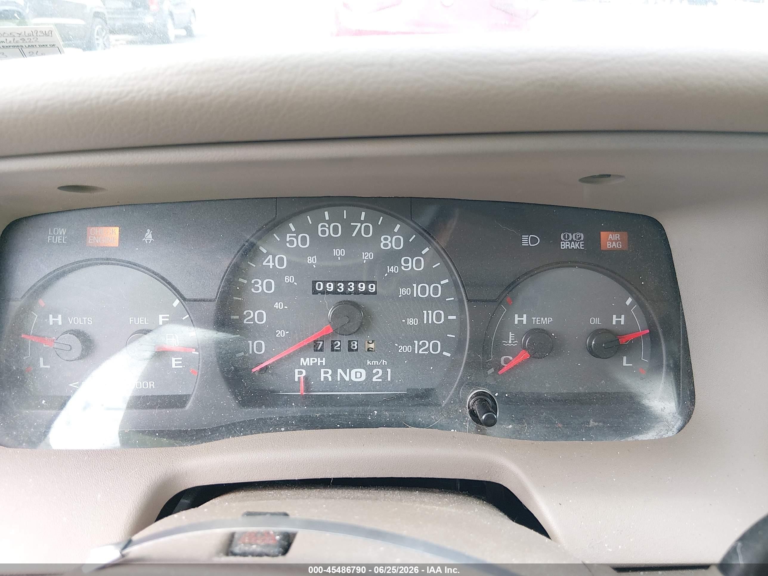 2005 Mercury Grand Marquis Gs Burgundy vin: 2MEFM74W05X619369