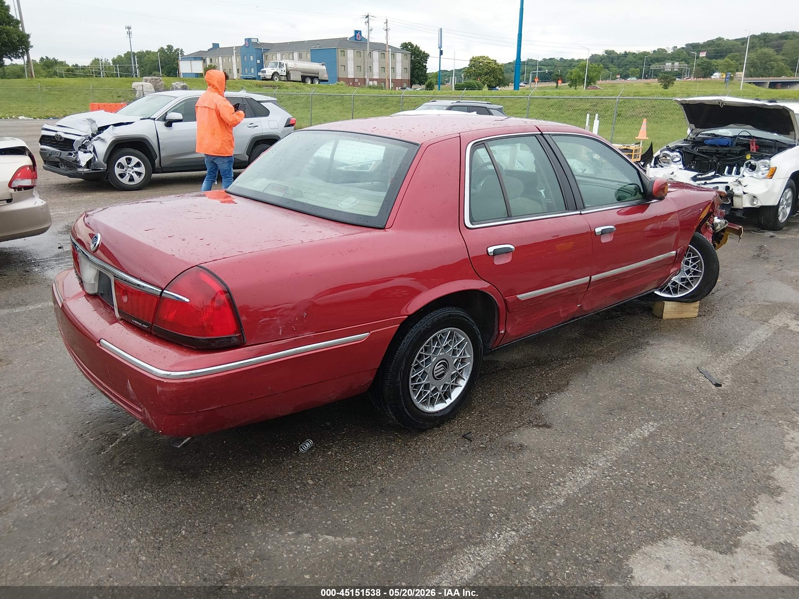 2001 Mercury Grand Marquis Gs Red vin: 2MEFM74W11X631024