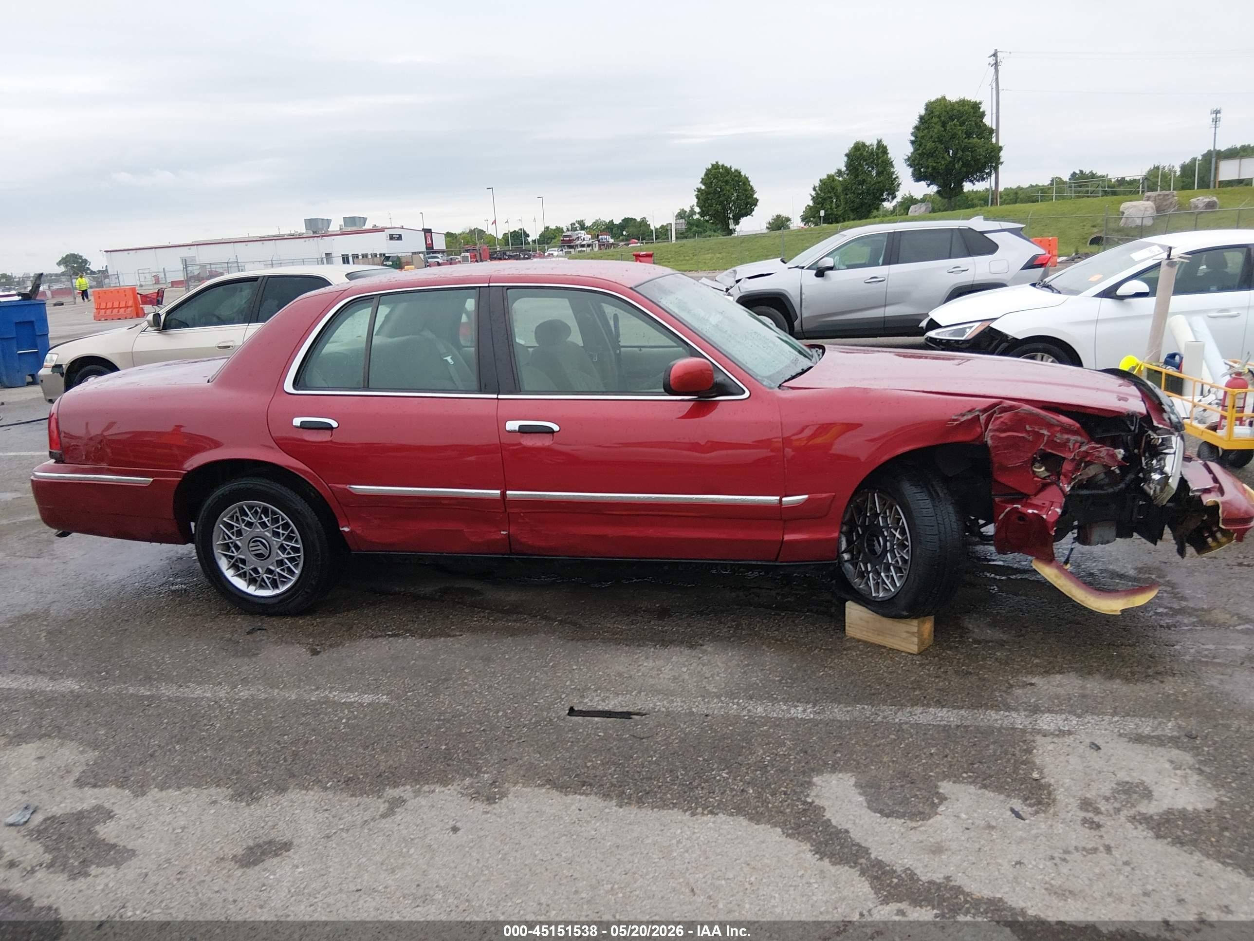 2001 Mercury Grand Marquis Gs Red vin: 2MEFM74W11X631024