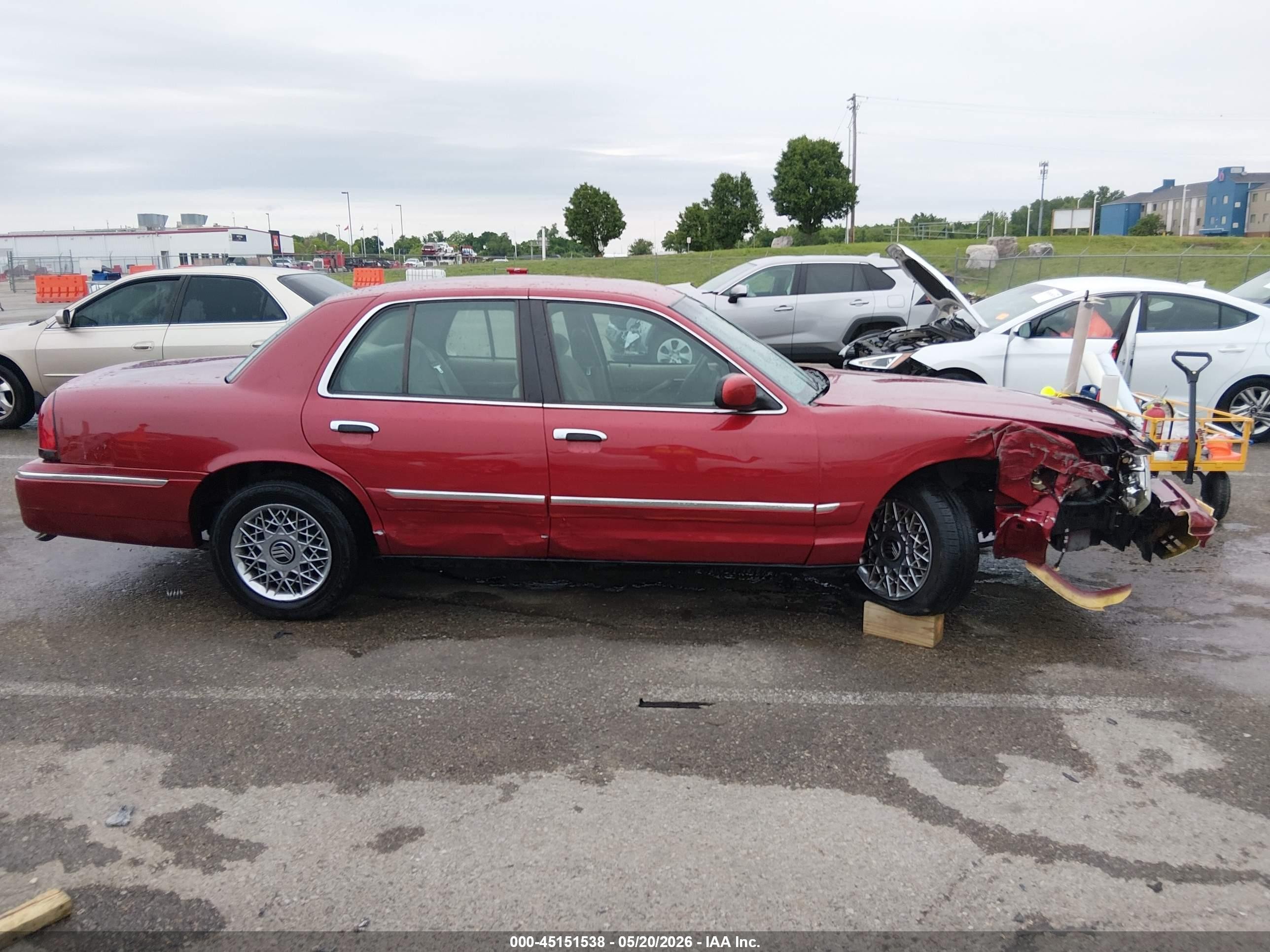 2001 Mercury Grand Marquis Gs Red vin: 2MEFM74W11X631024