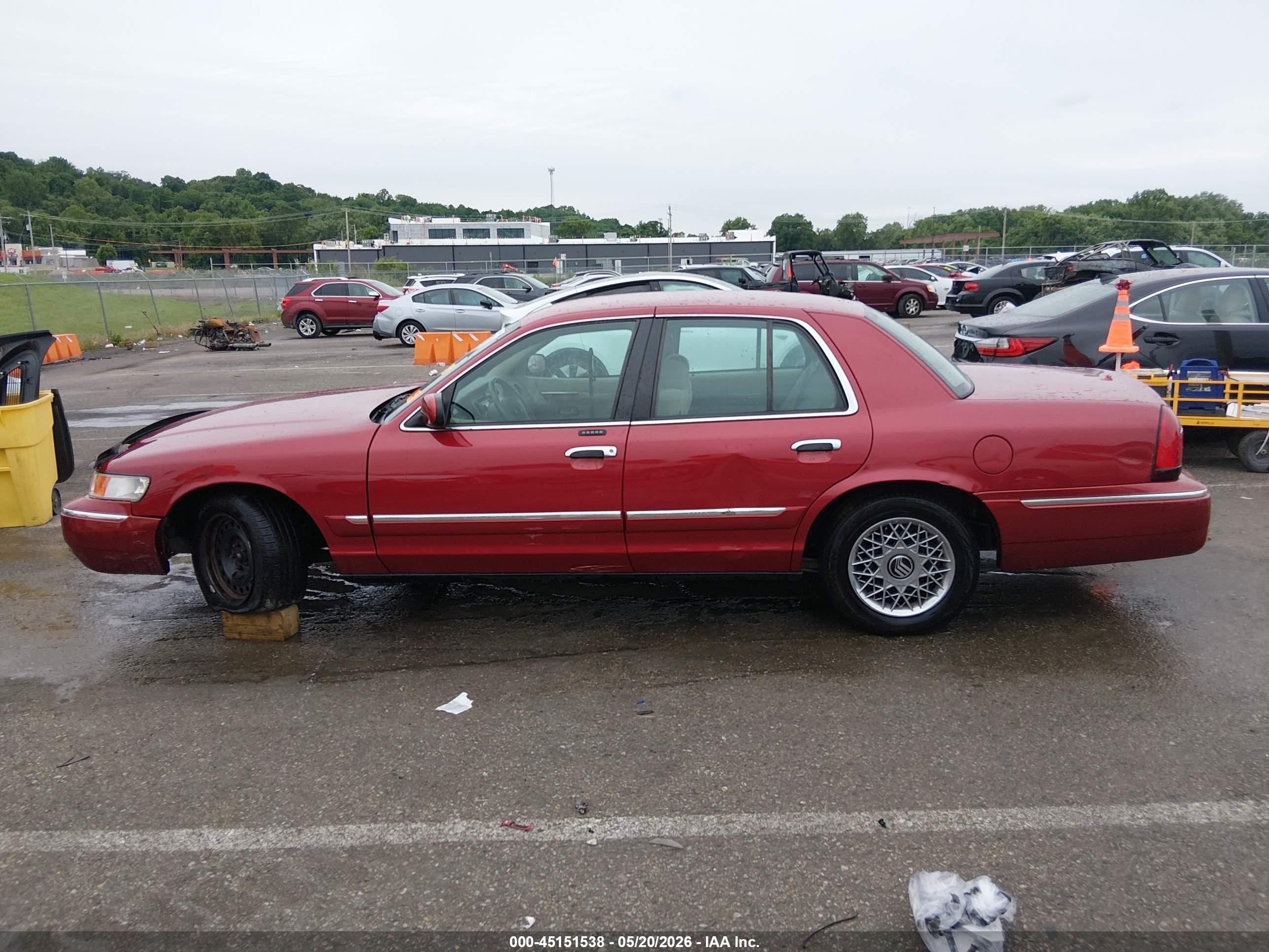 2001 Mercury Grand Marquis Gs Red vin: 2MEFM74W11X631024