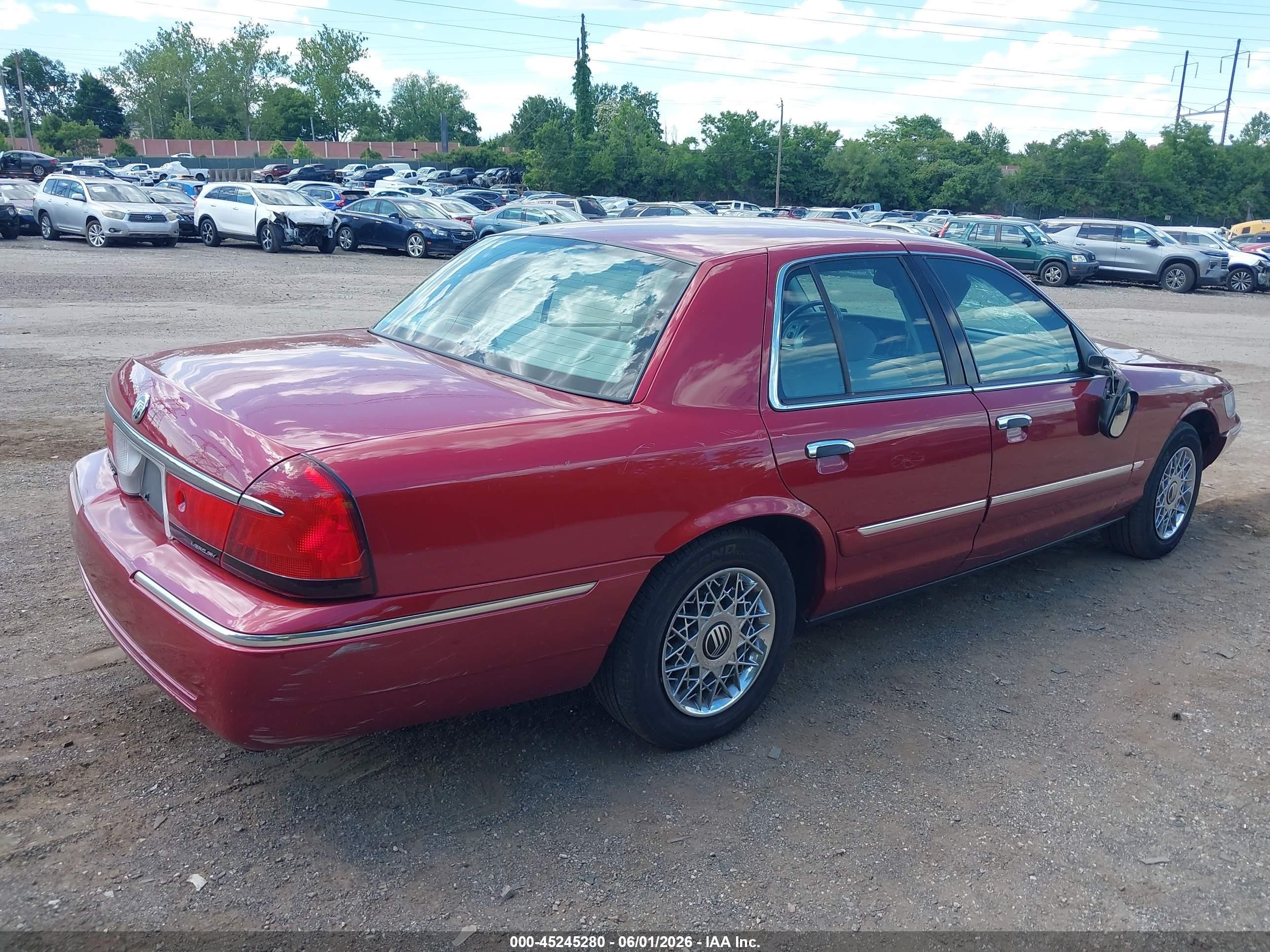2001 Mercury Grand Marquis Gs Red vin: 2MEFM74W11X657350