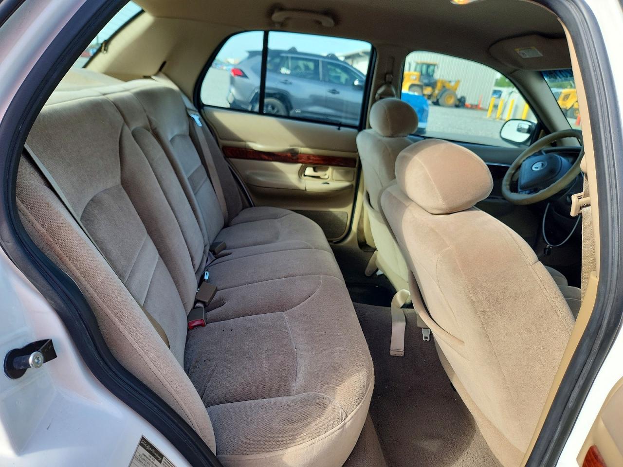 2002 Mercury Grand Marquis Gs White vin: 2MEFM74W12X601815