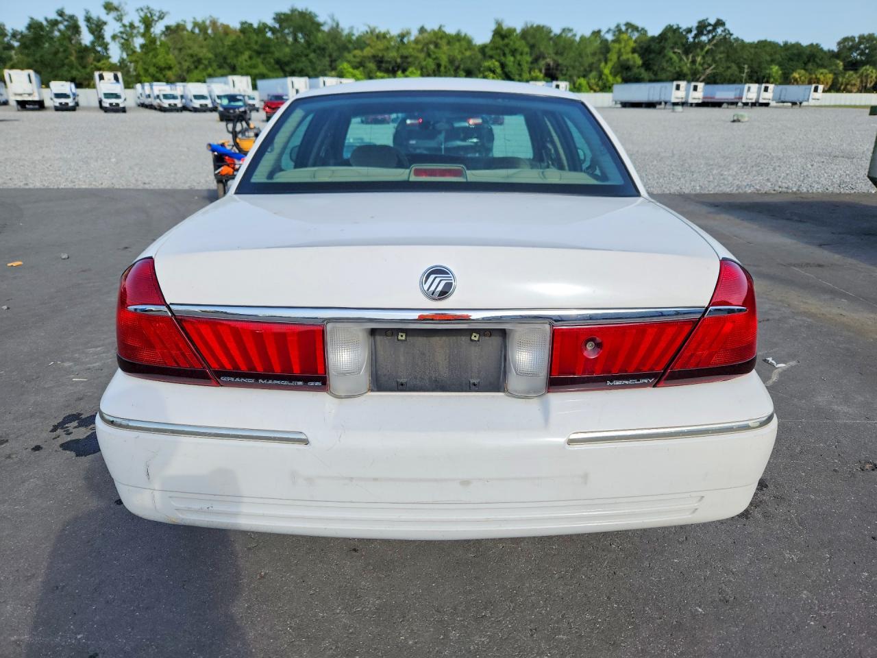 2002 Mercury Grand Marquis Gs White vin: 2MEFM74W12X601815