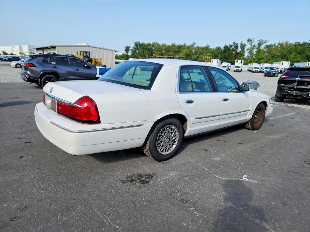 2002 Mercury Grand Marquis Gs White vin: 2MEFM74W12X601815